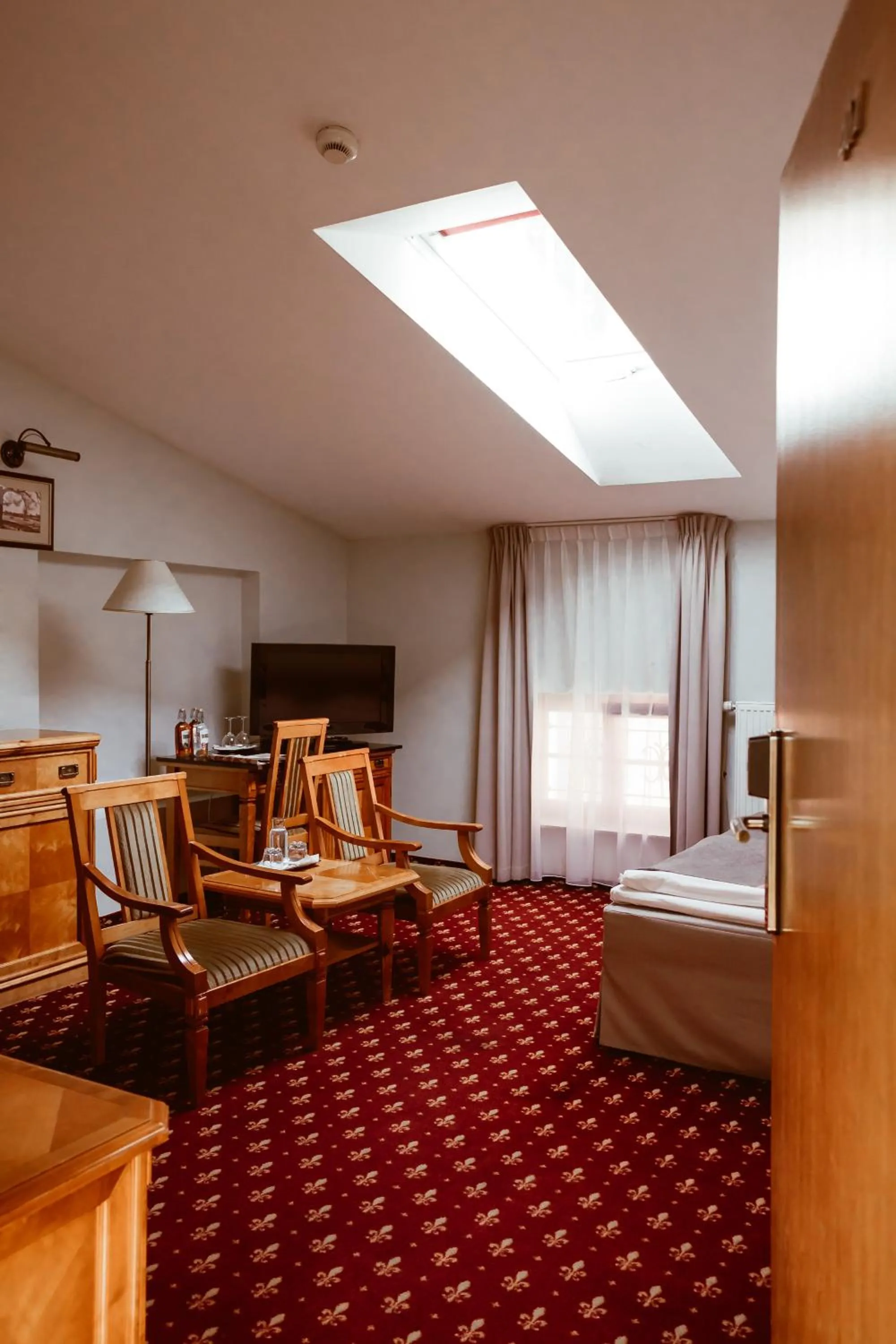 Seating area, Bed in Hotel Solaris