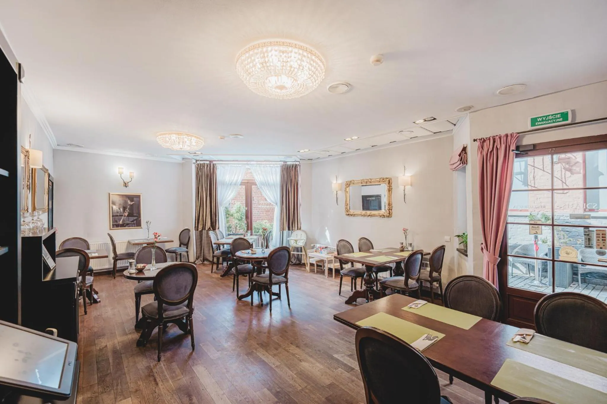 Restaurant/places to eat in Hotel Solaris