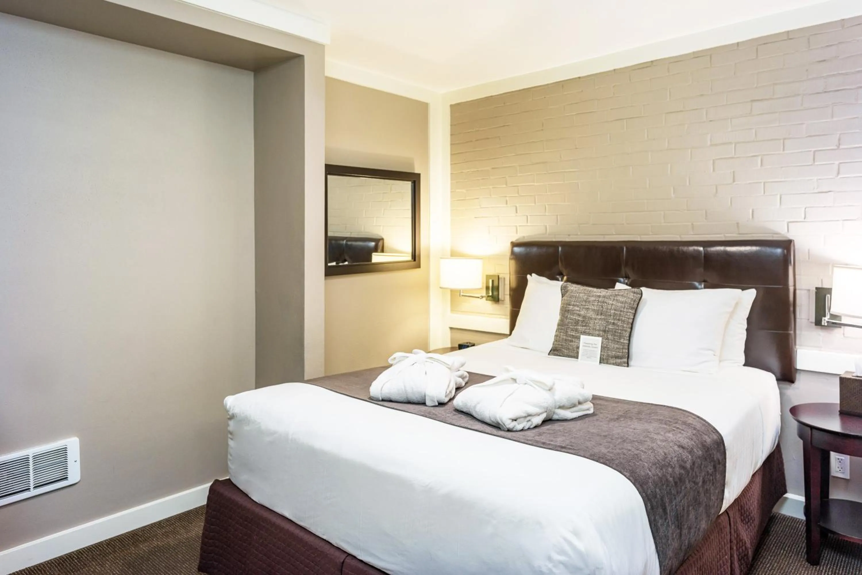 Bed in Bird Rock Hotel