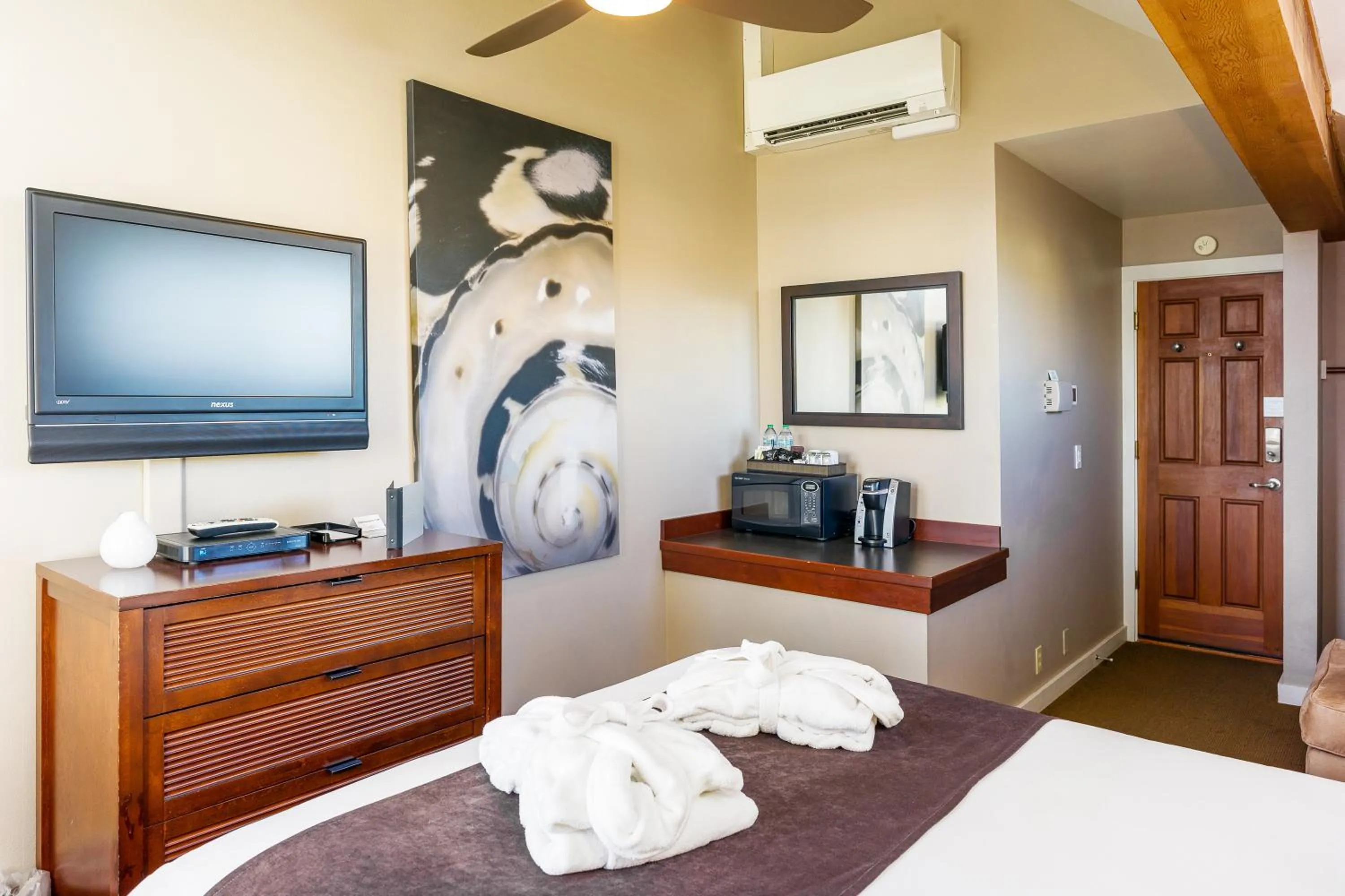 TV and multimedia, Bed in Bird Rock Hotel