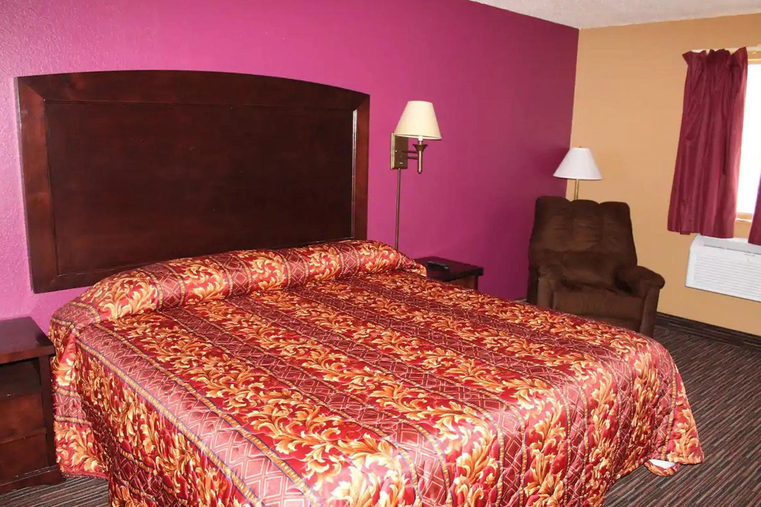 King Room in Asteria Inn & Suites Stillwater