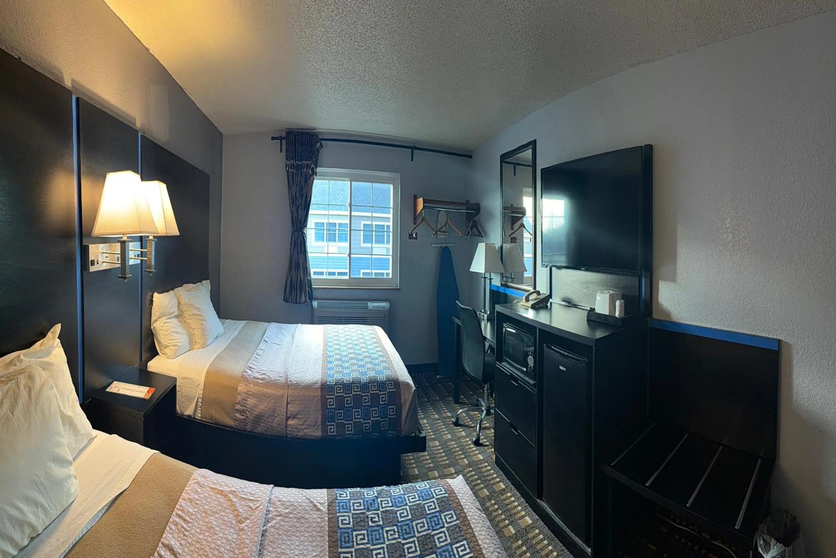 Bedroom, Bed in Coratel Inn and Suites by Jasper Stillwater