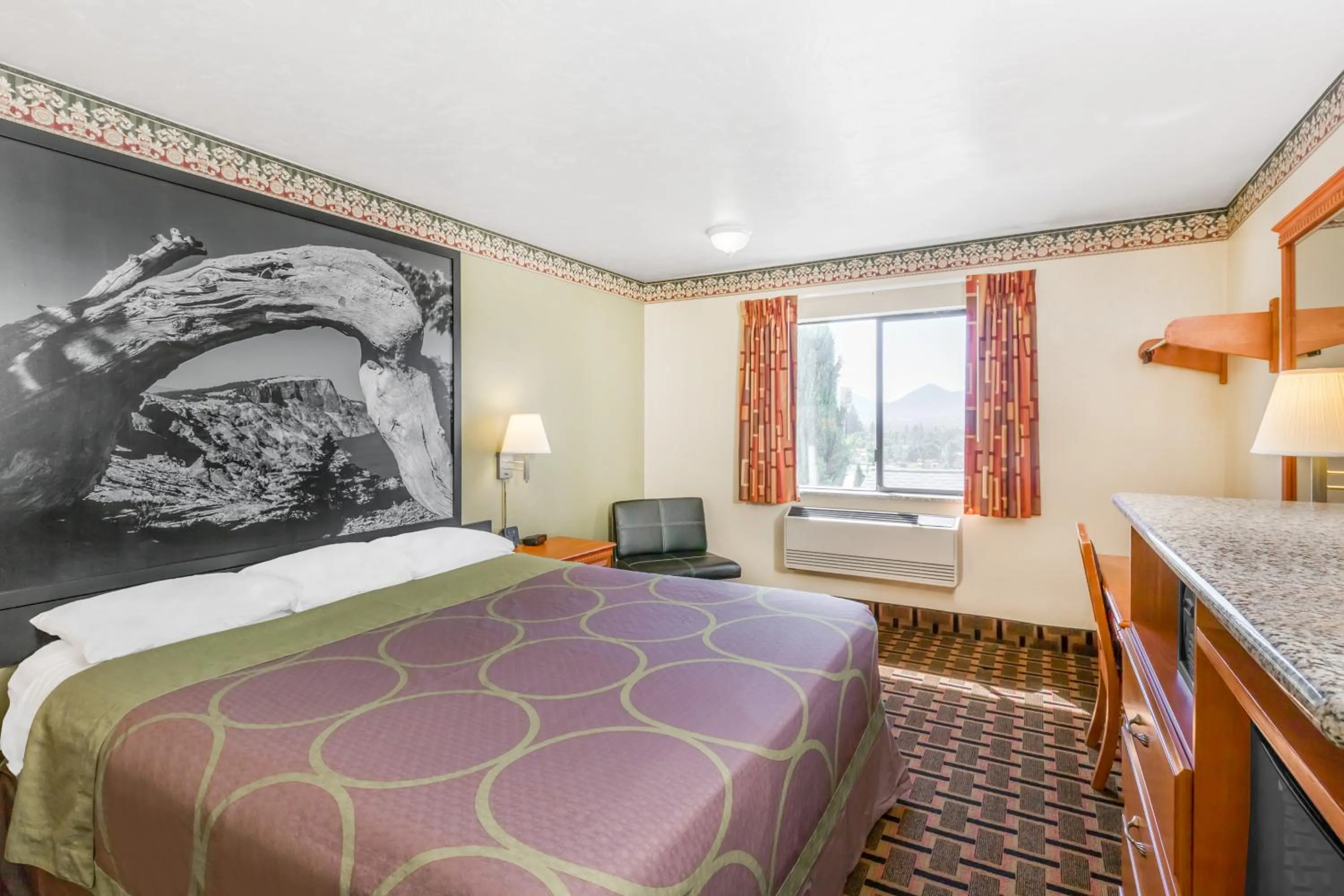 Food and drinks, Bed in Super 8 by Wyndham Grants Pass