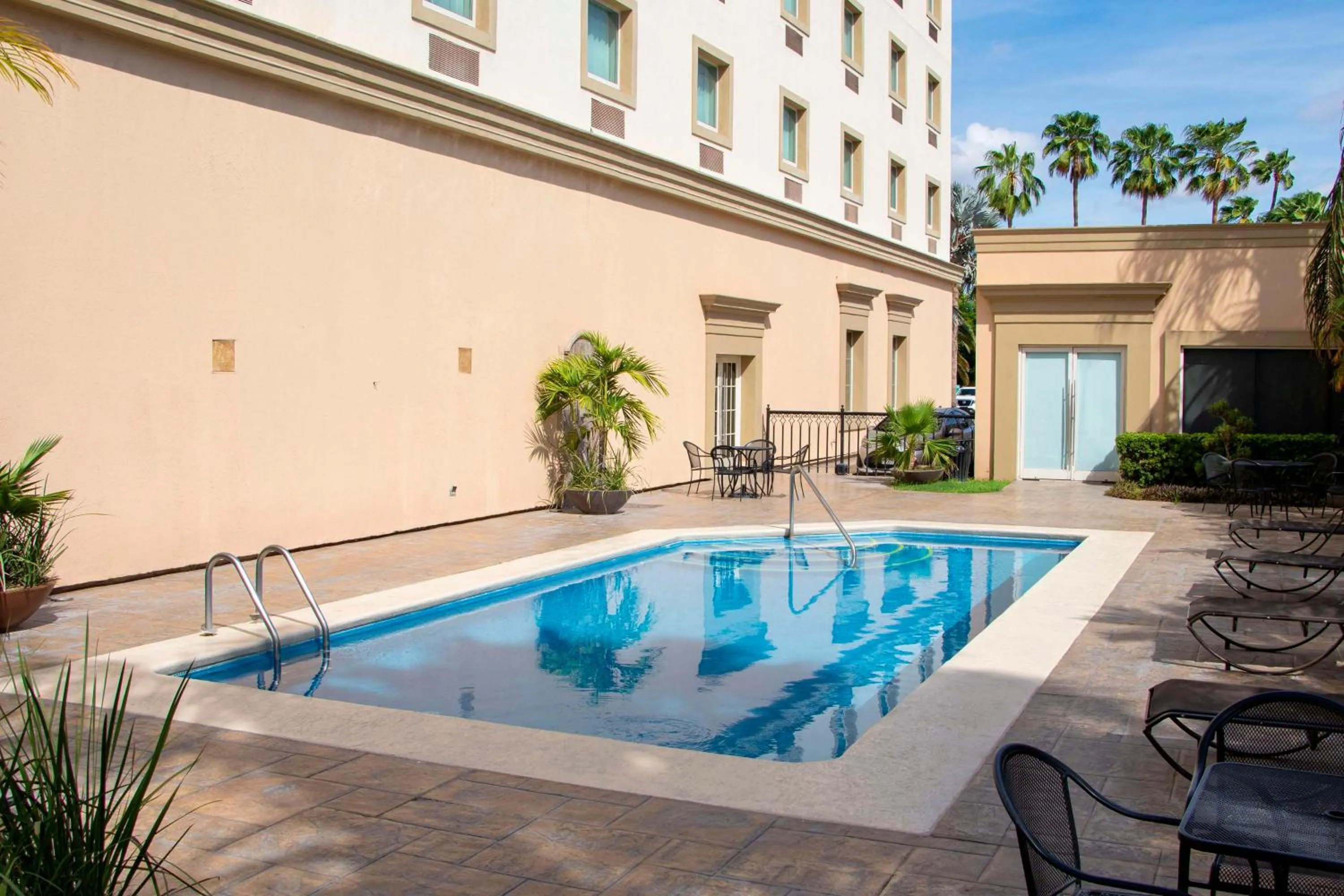 Pool view in Best Western PLUS Los Mochis