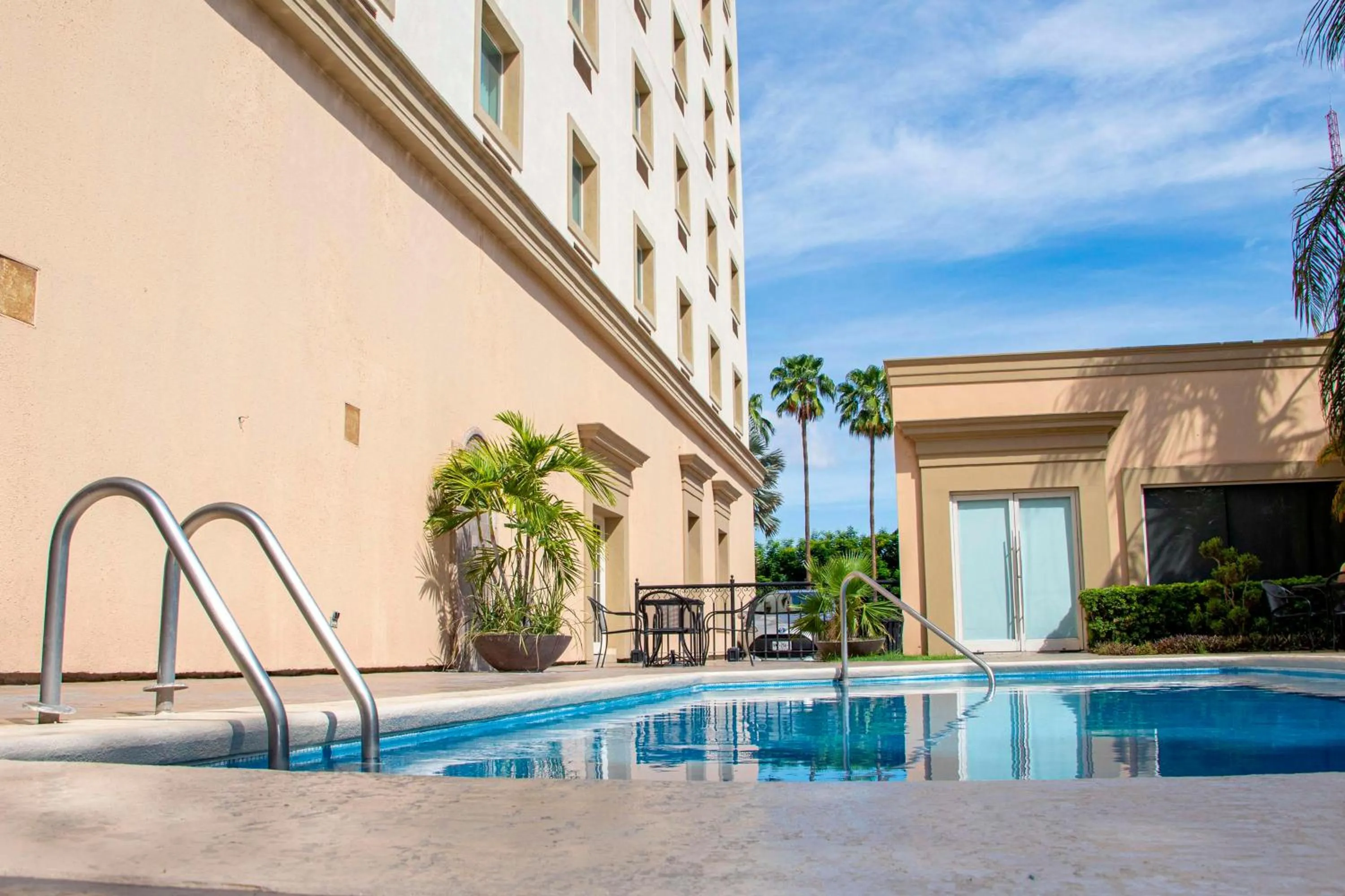 Pool view in Best Western PLUS Los Mochis