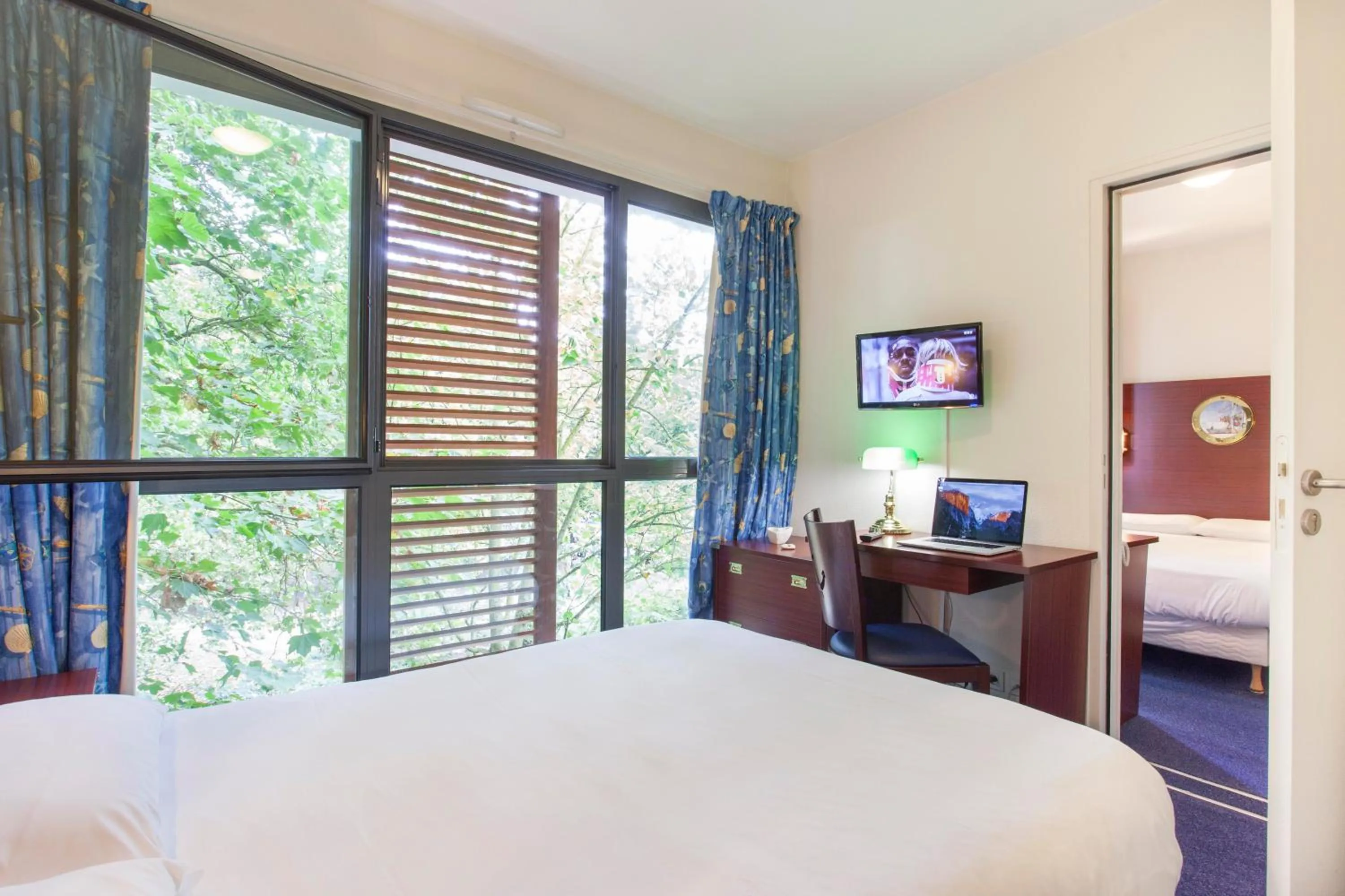 Photo of the whole room, Bed in Hôtel Les Gens de Mer La Rochelle