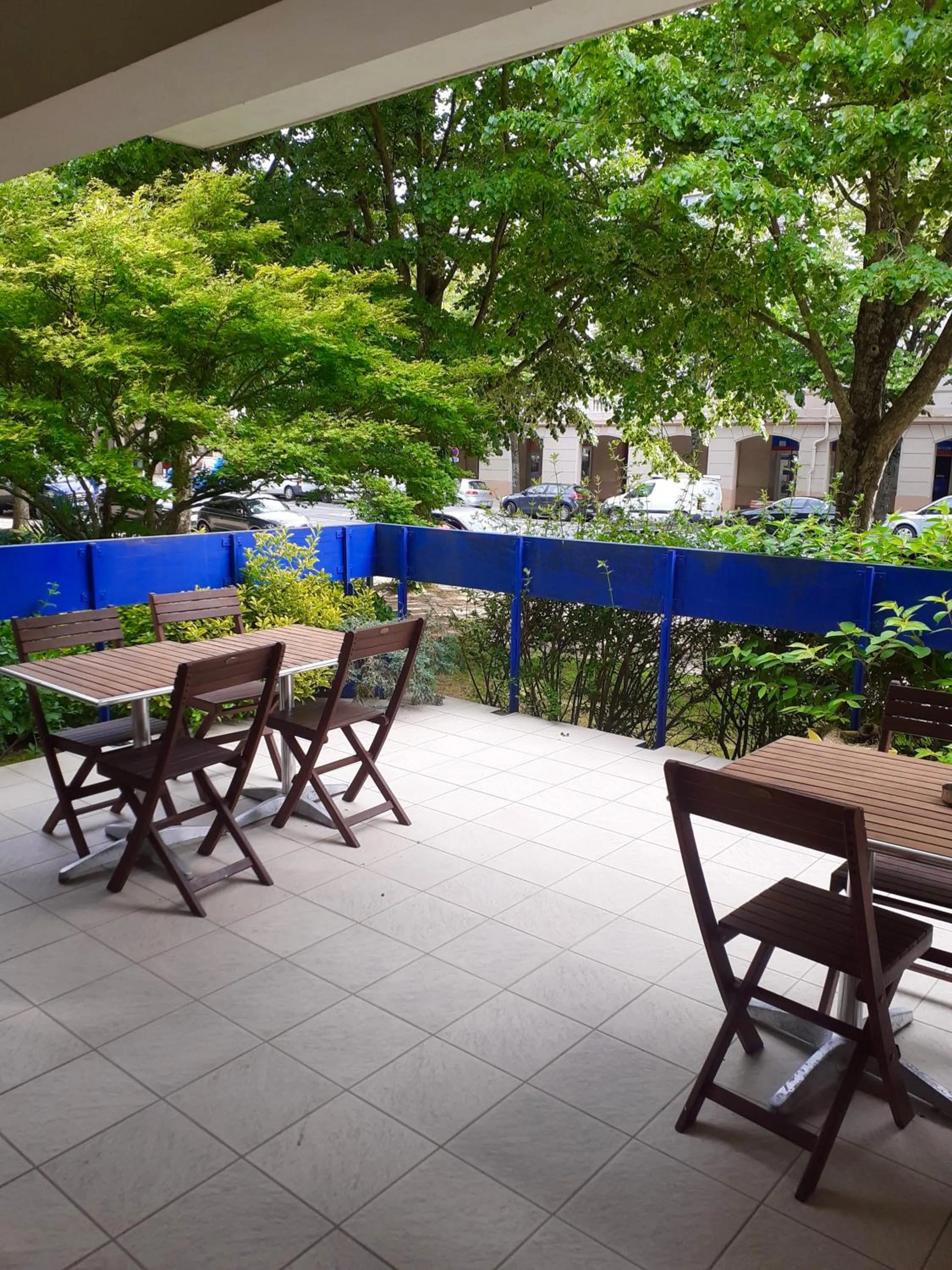 Patio in Hôtel Les Gens de Mer La Rochelle