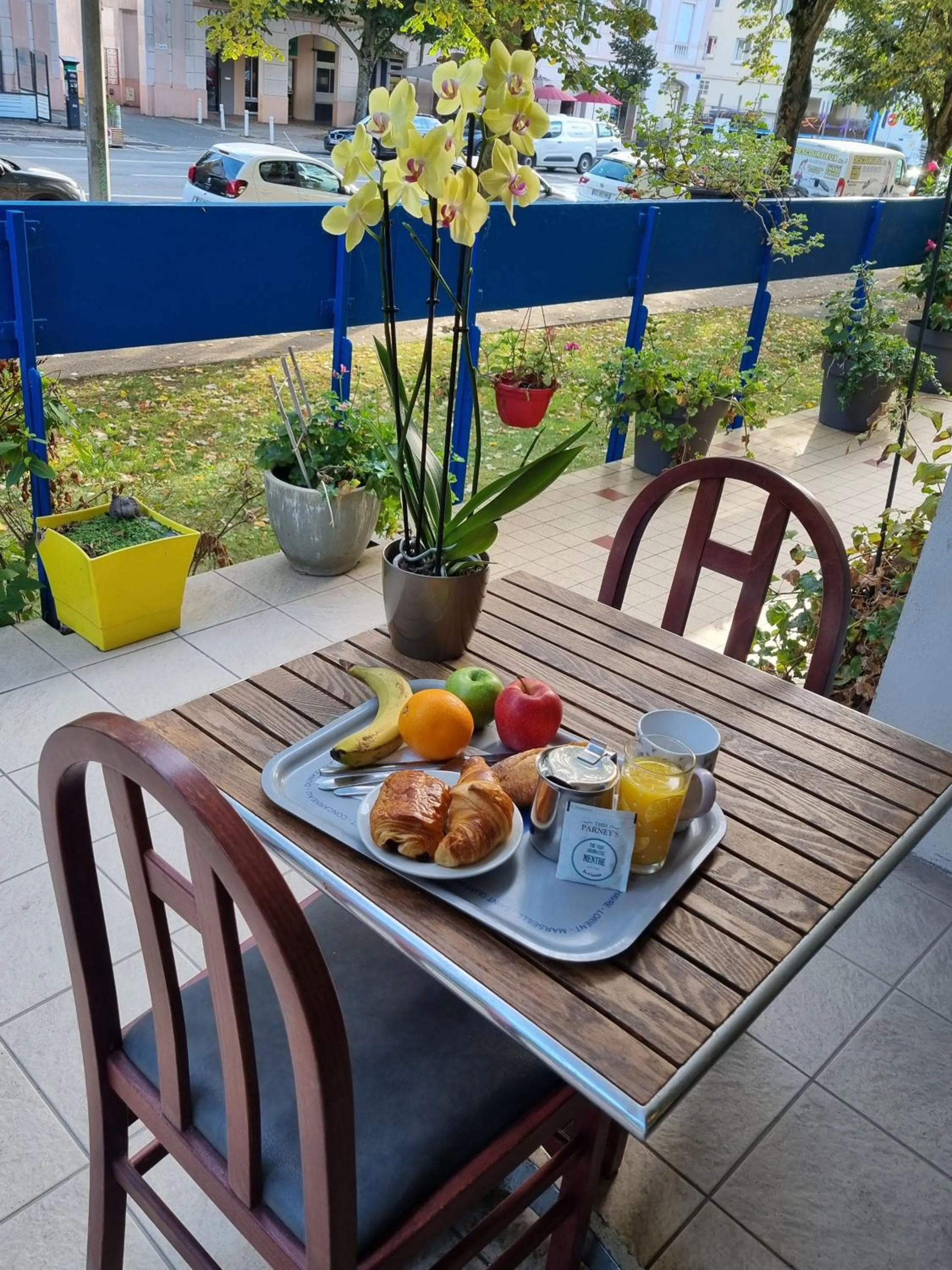 Food in Hôtel Les Gens de Mer La Rochelle