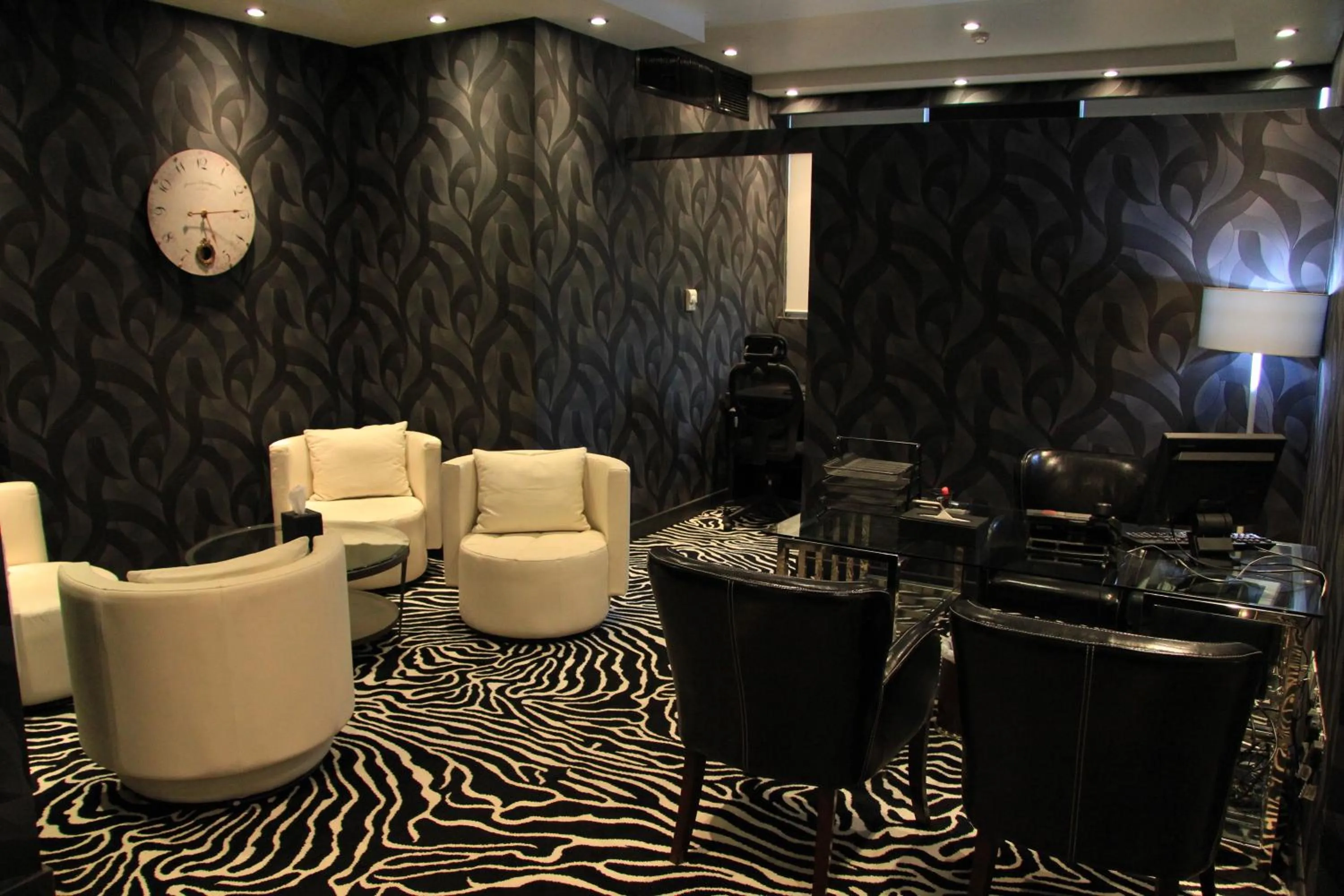 Lounge or bar in TRIANON ROYAL HOTEL