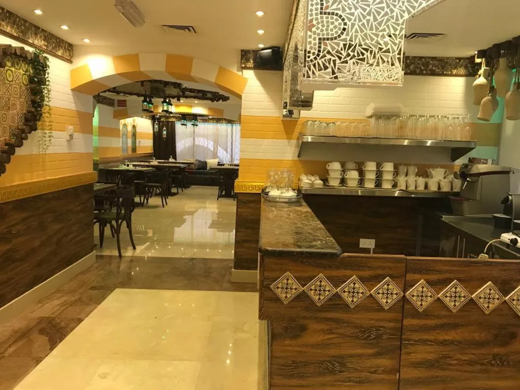 Restaurant/places to eat in TRIANON ROYAL HOTEL