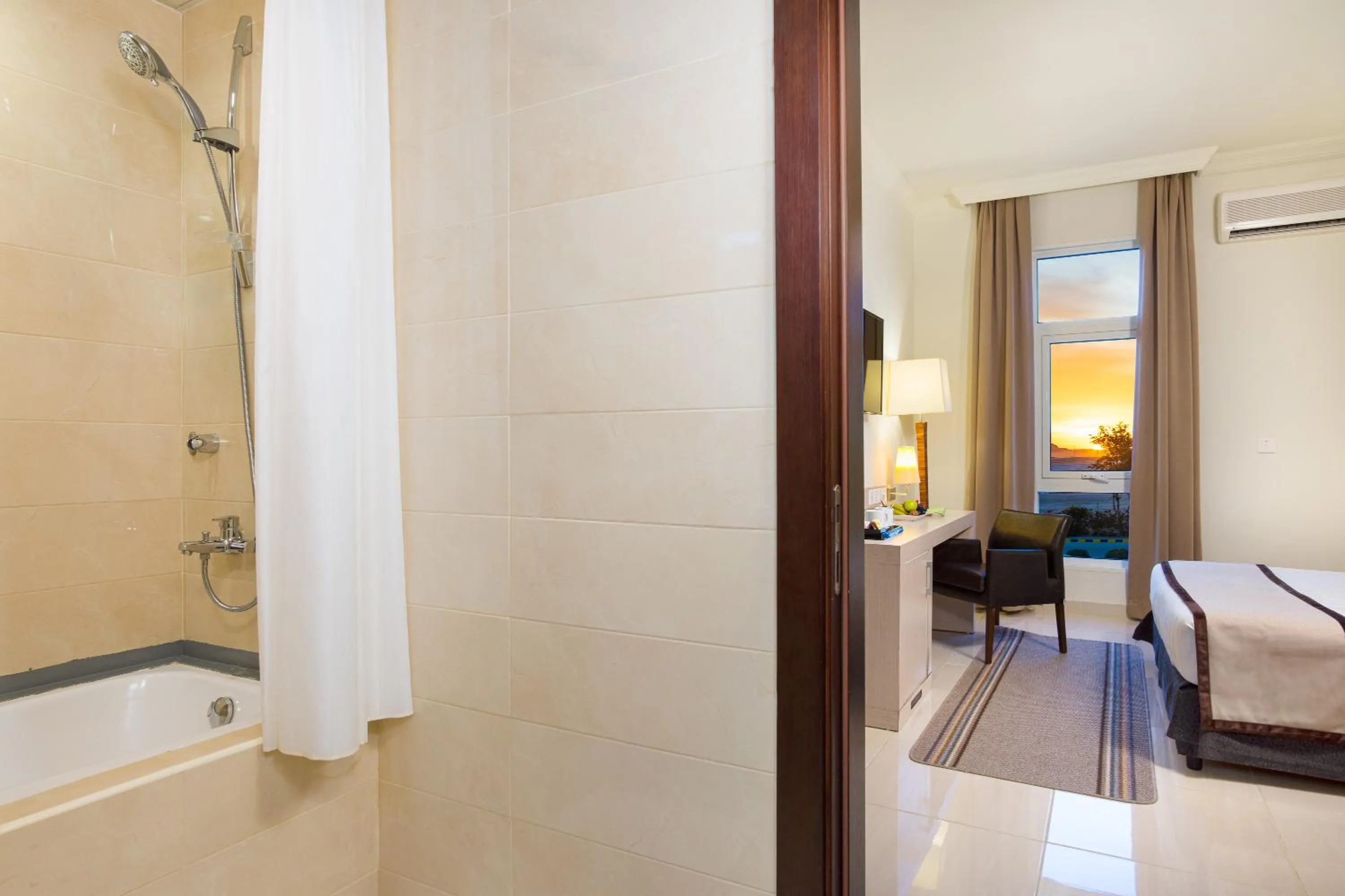 Bed in City Hotel Duqm