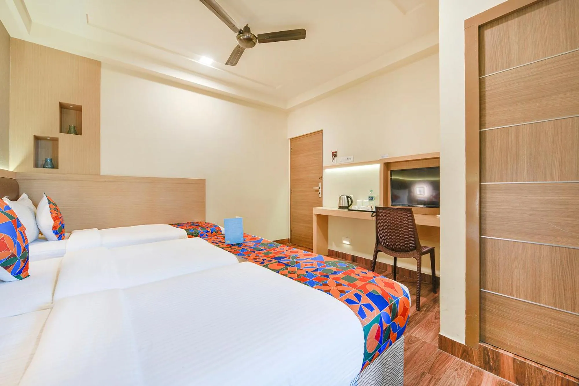 TV and multimedia, Bed in Nestlay Rooms Vanagaram