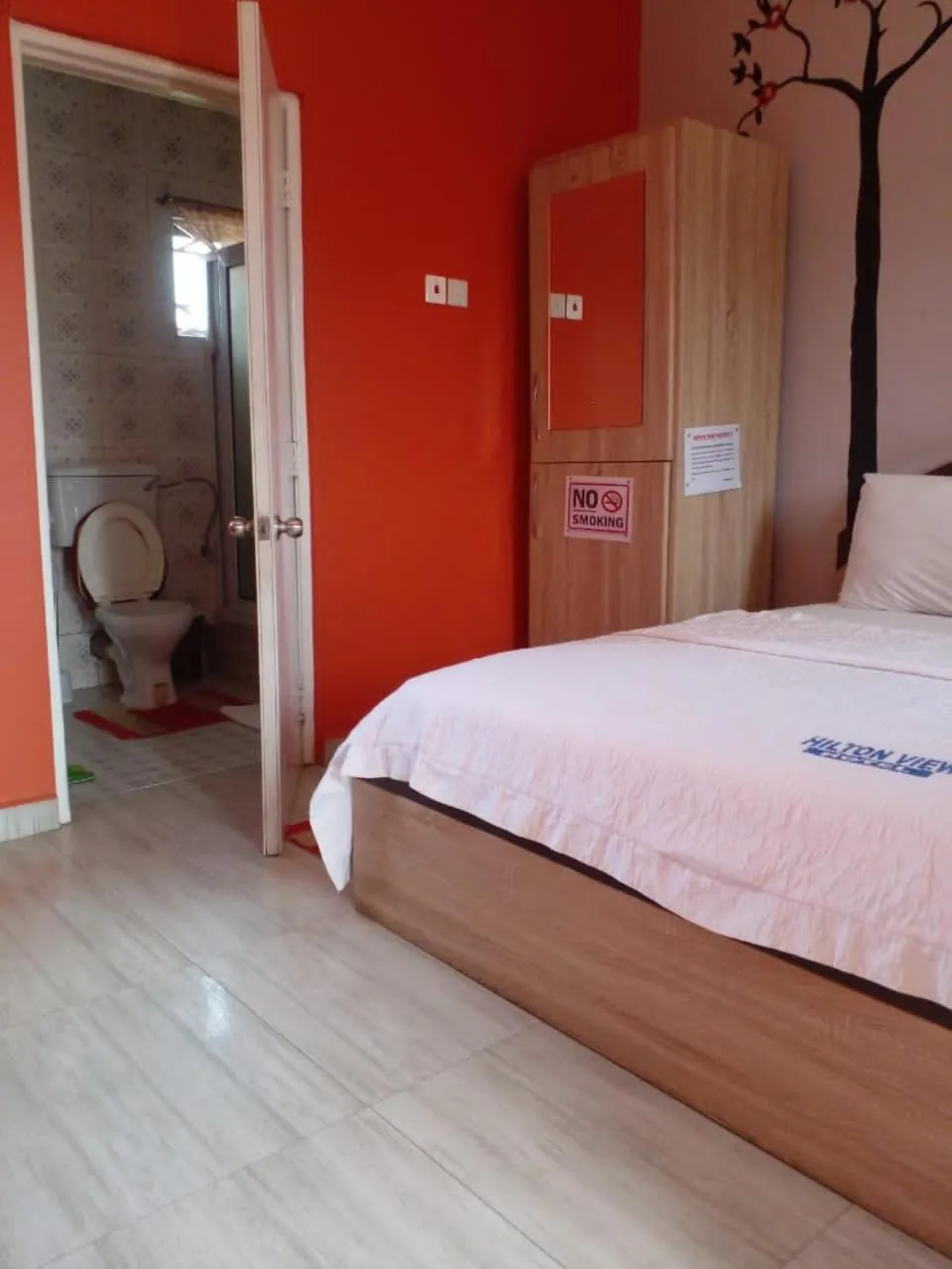 Bathroom, Bed in Hilton View Hotel