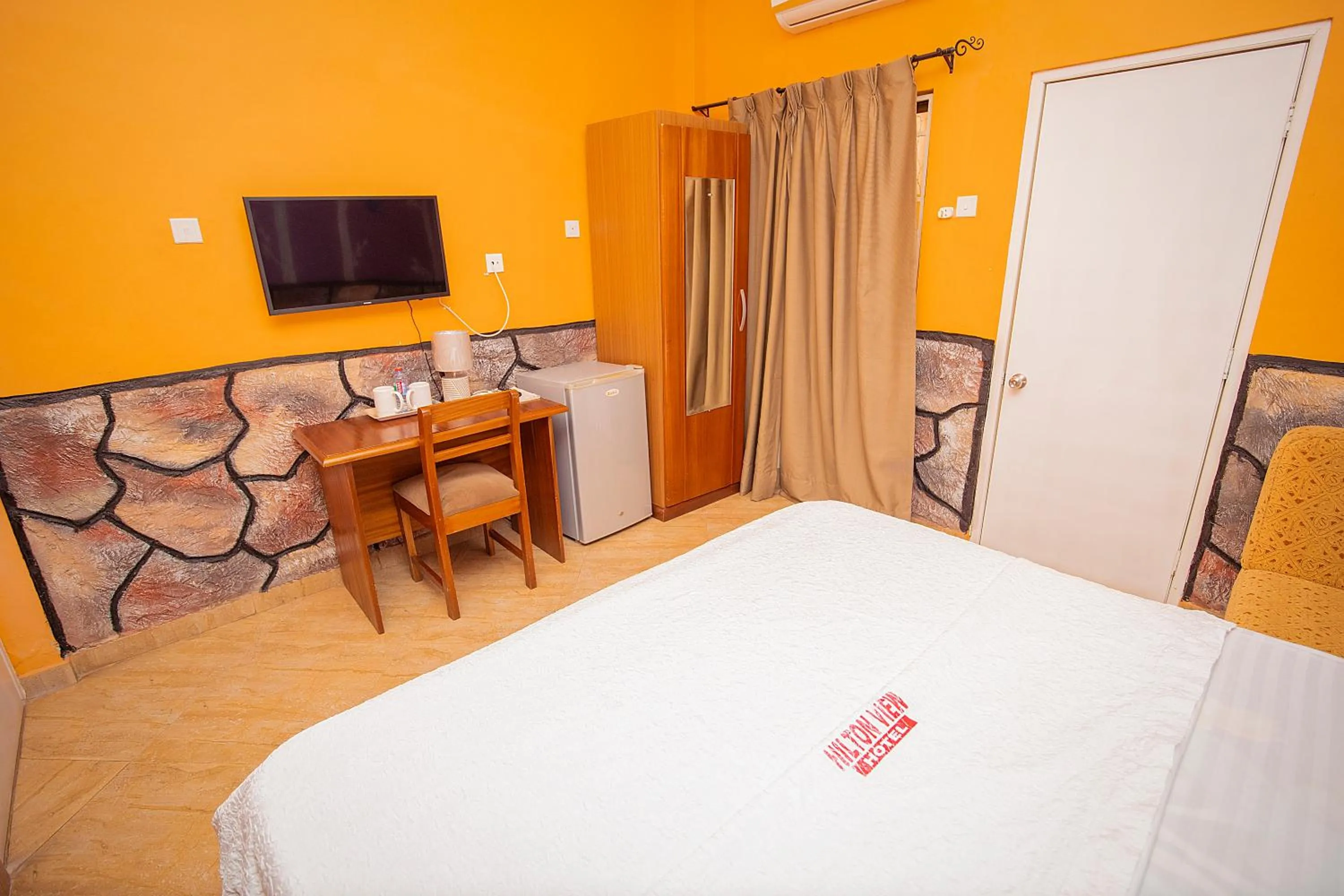 Bedroom, Bed in Hilton View Hotel