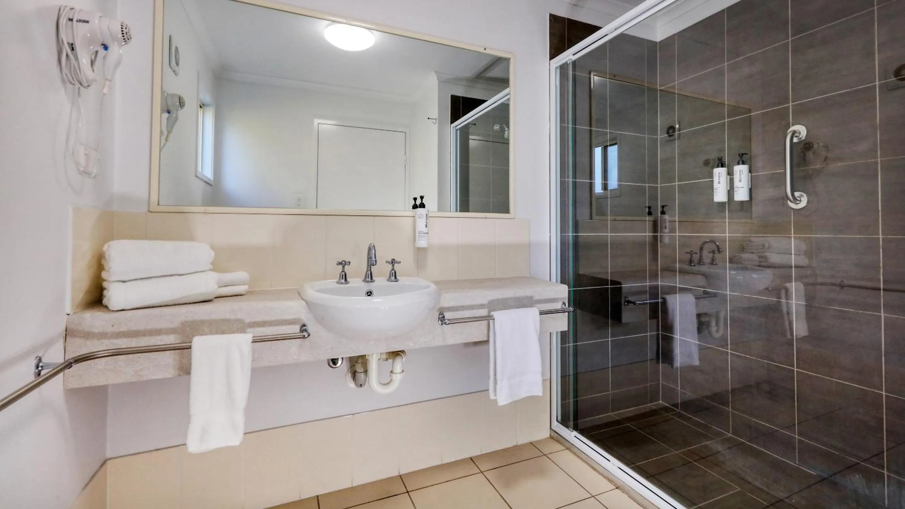 Shower in Best Western Caboolture Gateway Motel