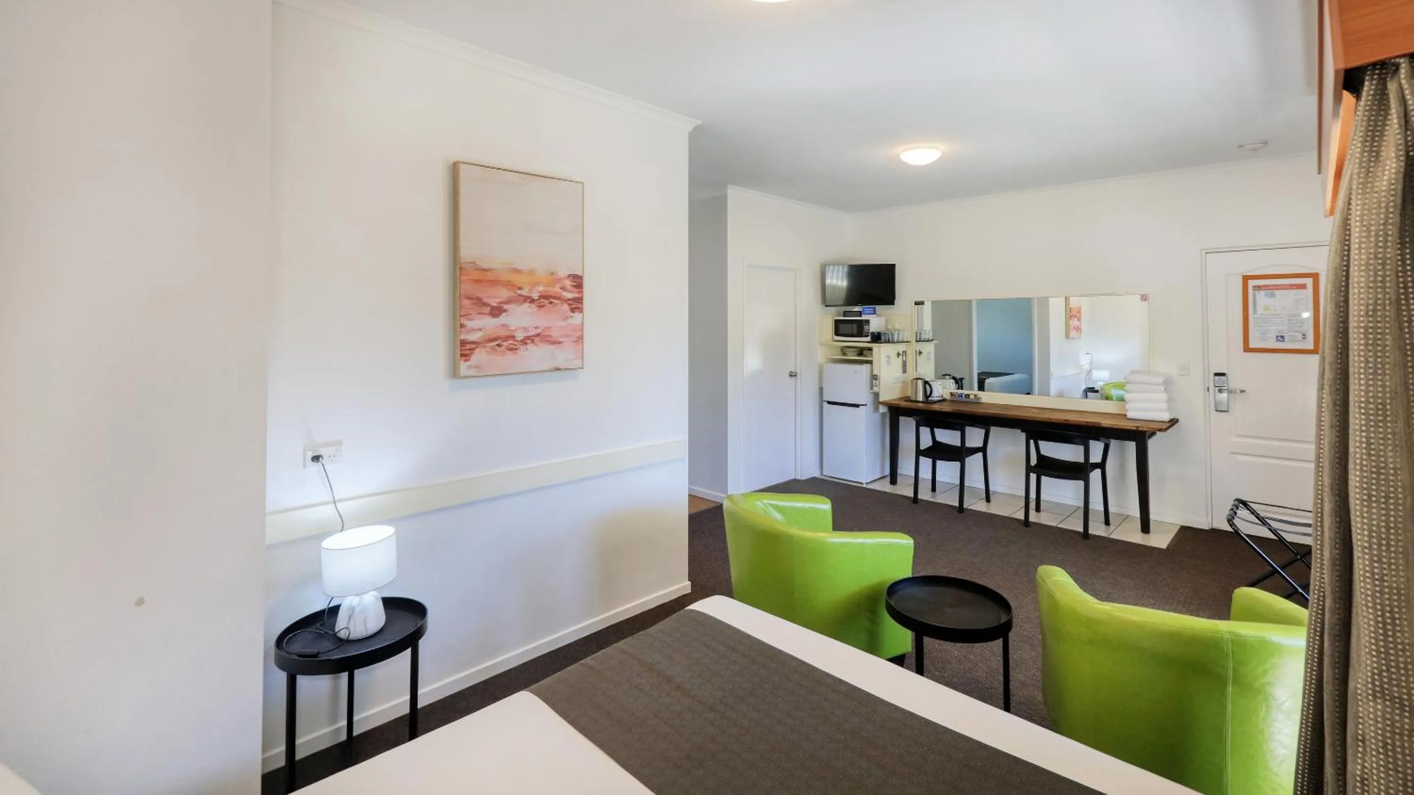TV and multimedia in Best Western Caboolture Gateway Motel