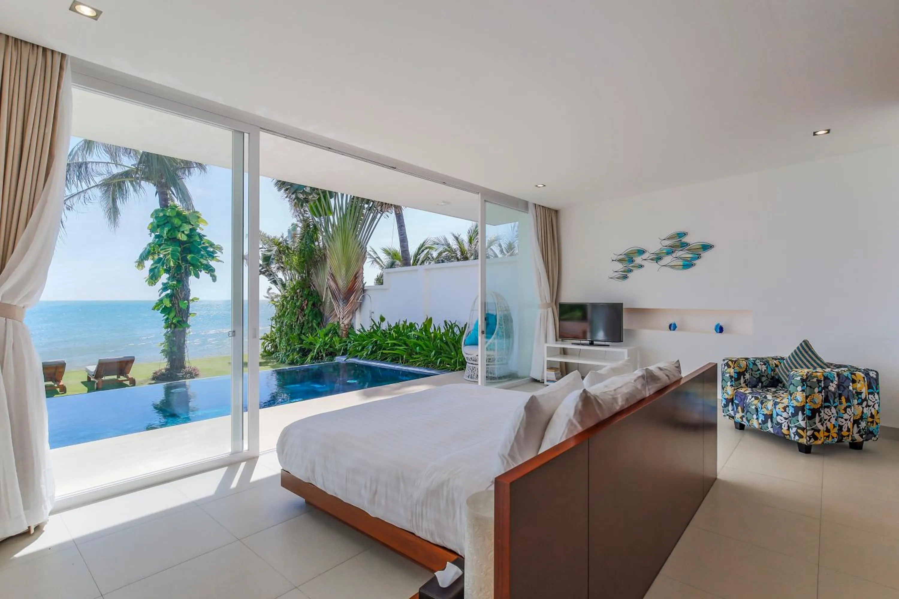 Bed in Oceanique Villas