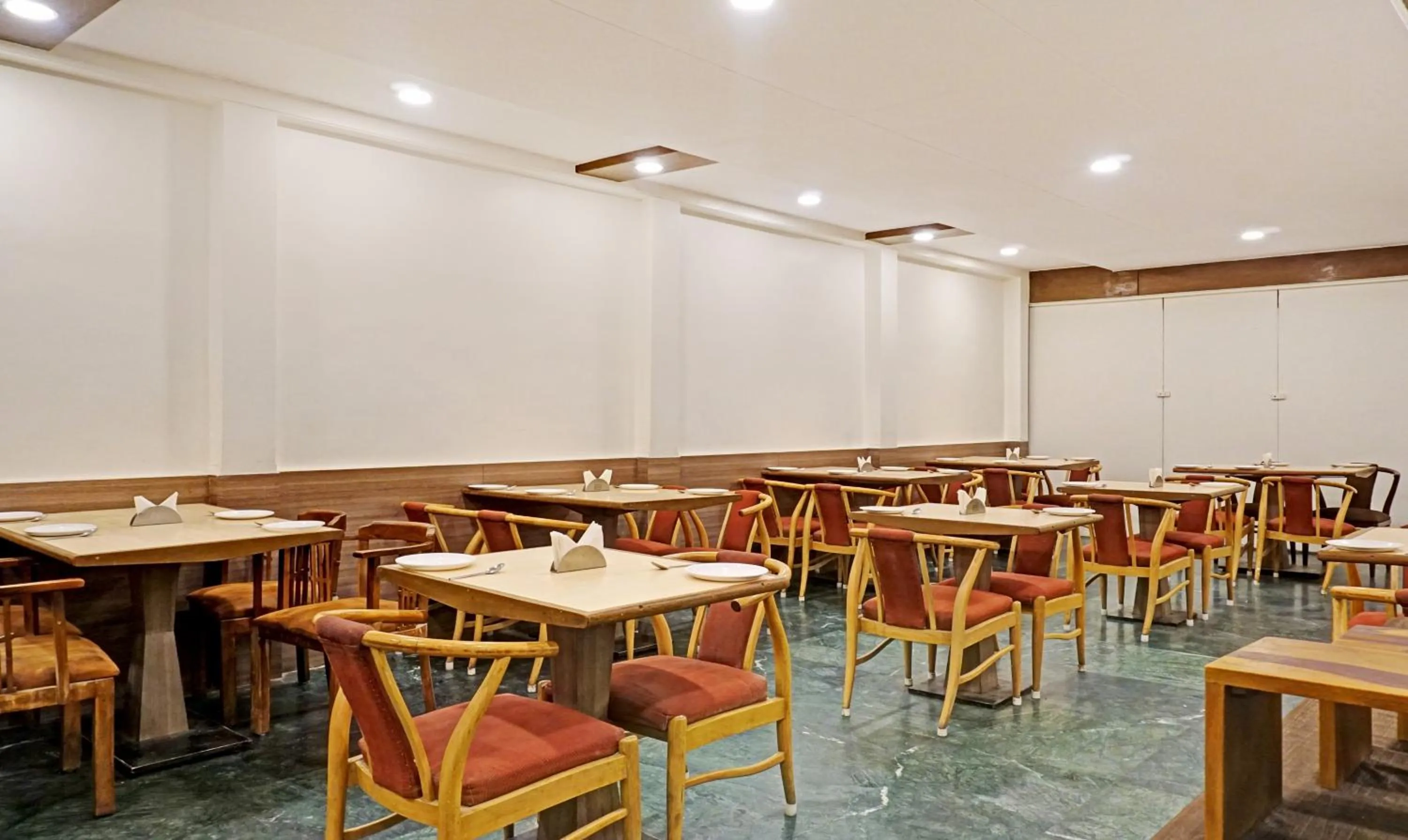 Restaurant/places to eat in Hotel Madhav International Pune Railway Station