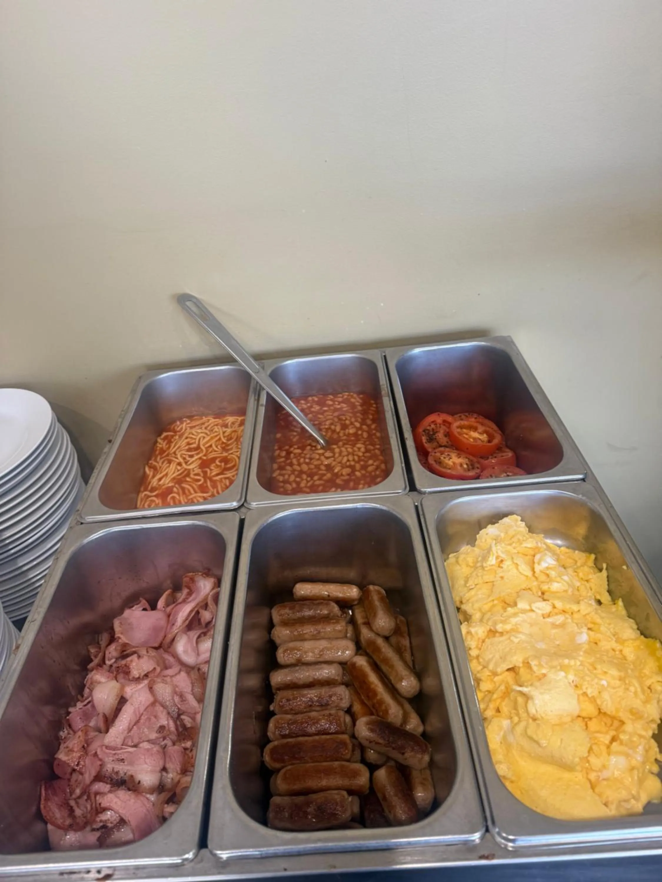 Buffet breakfast in Cootamundra Gardens Motel