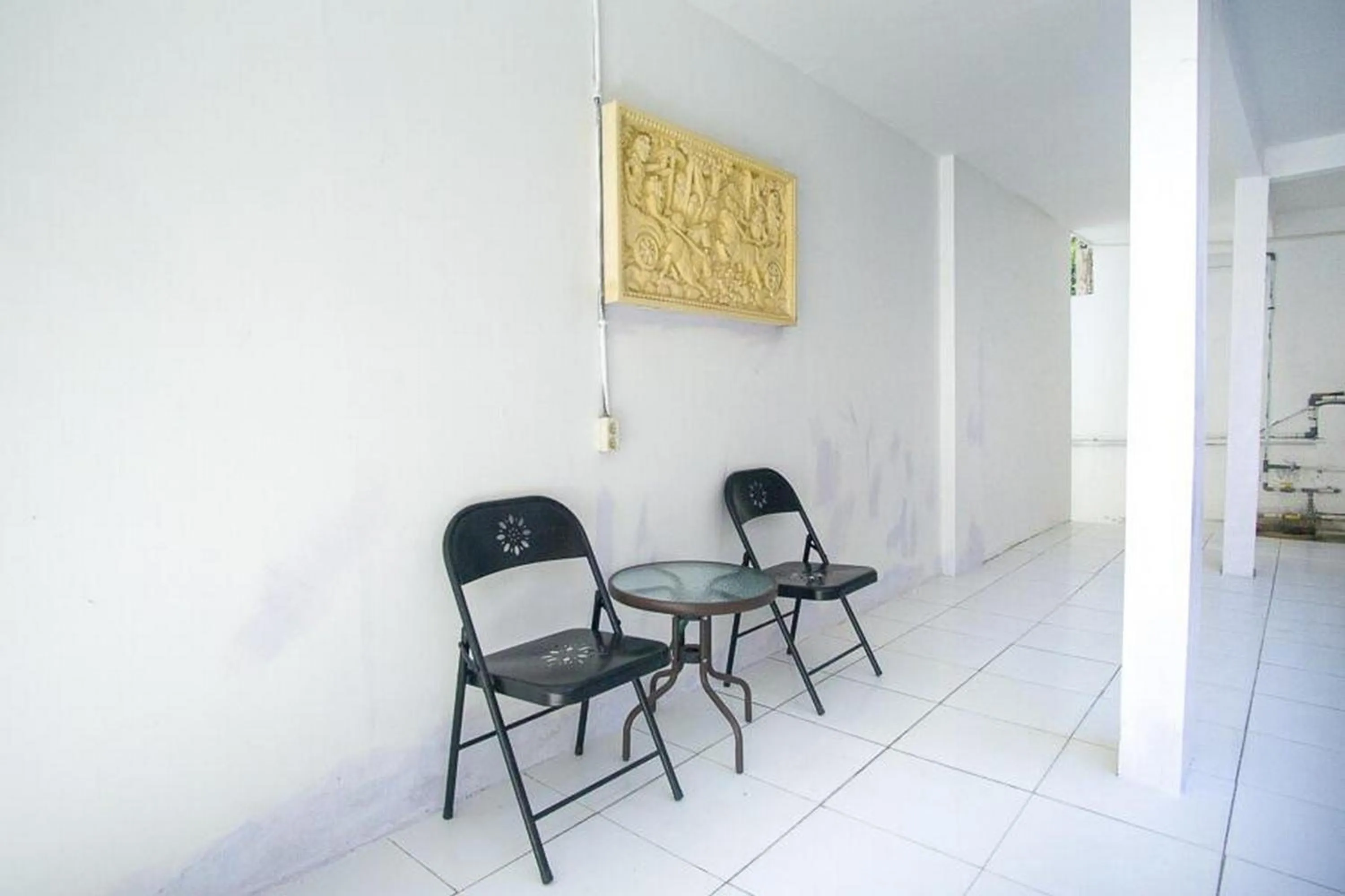 Seating area in RedDoorz @ Jalan Gatot Subroto Denpasar