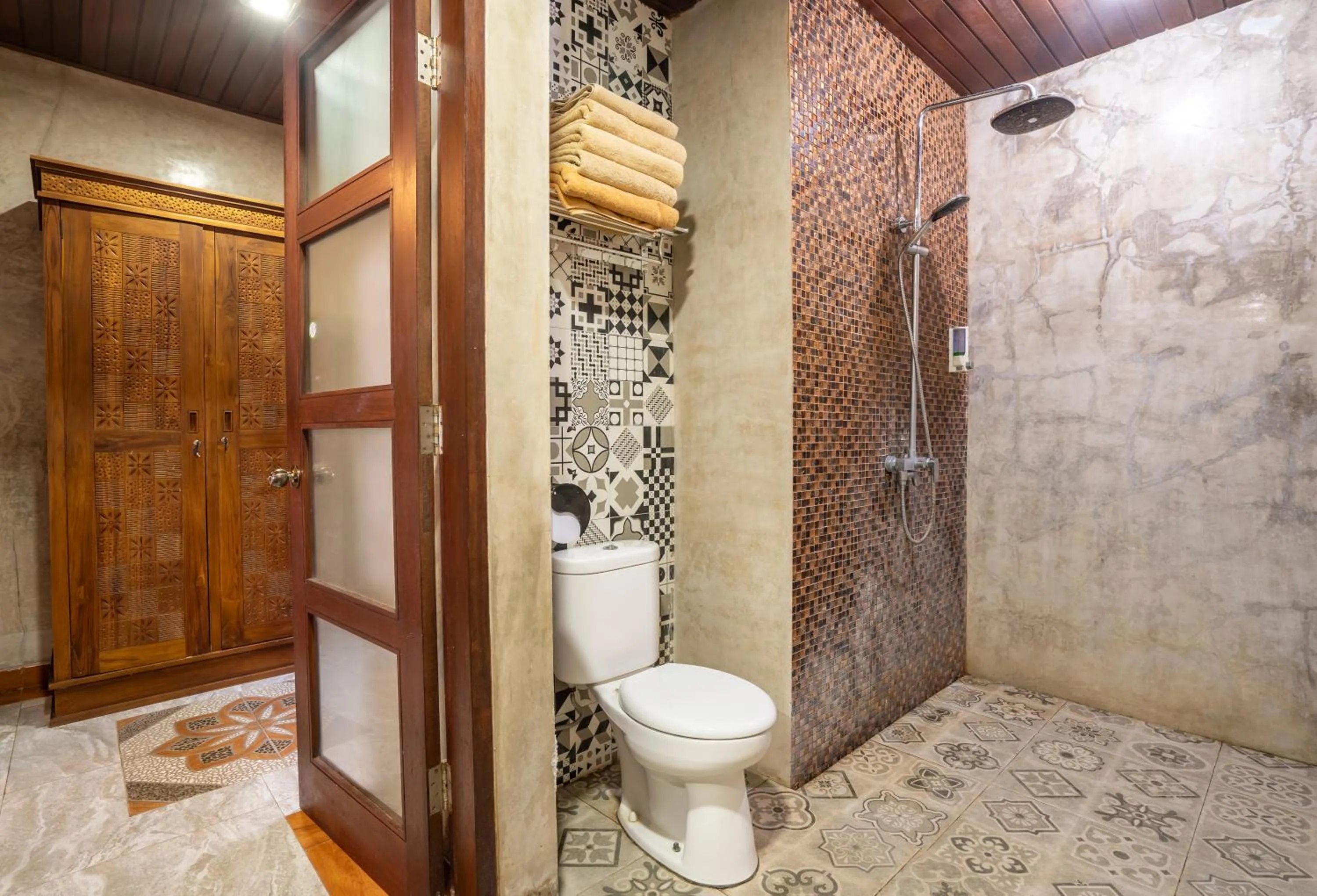 Shower in Nirmala Guest House Surf Keramas