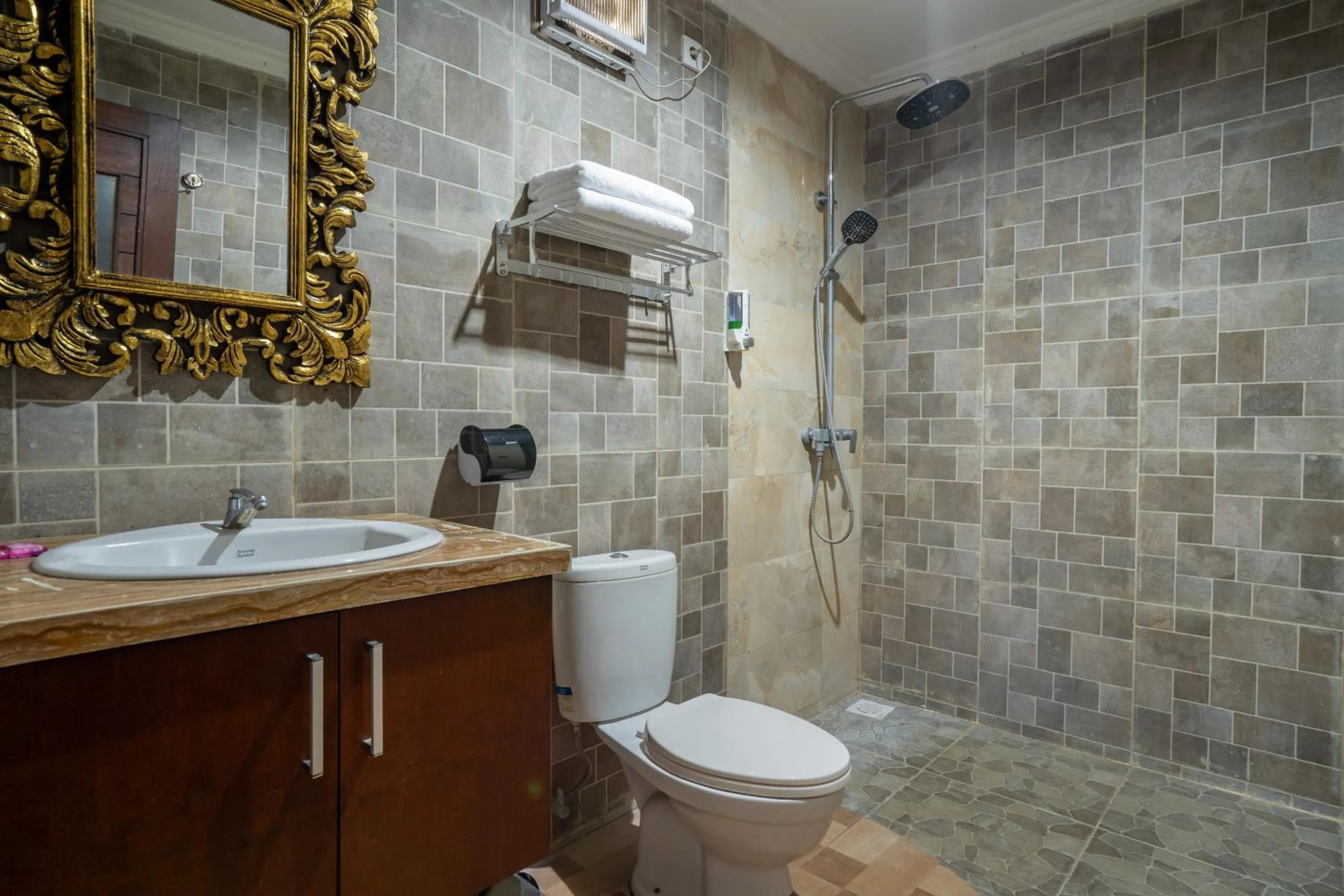 Shower in Nirmala Guest House Surf Keramas