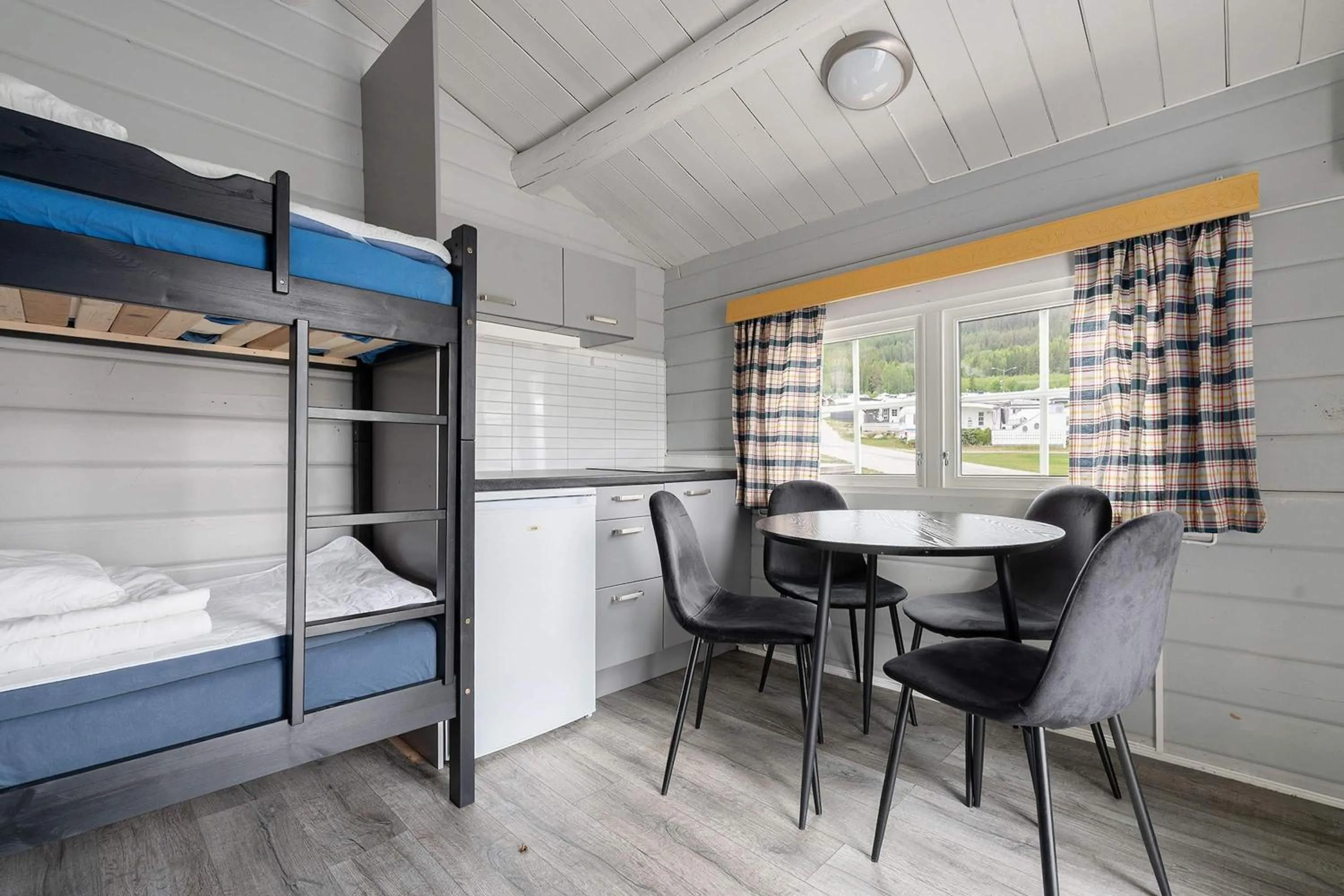 Seating area, Bed in First Camp Gol Hallingdal