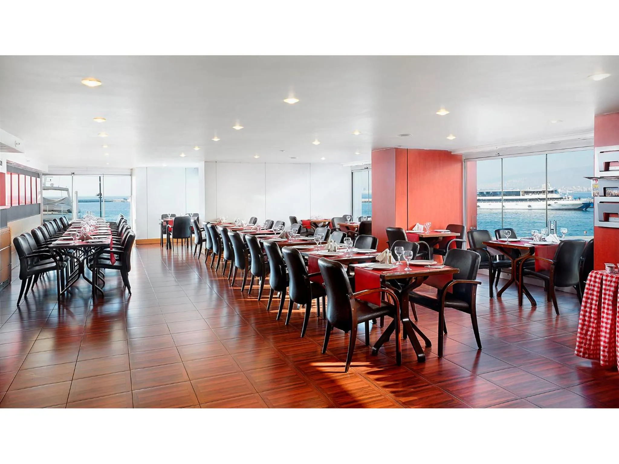 Restaurant/places to eat in Kordon Hotel Pasaport