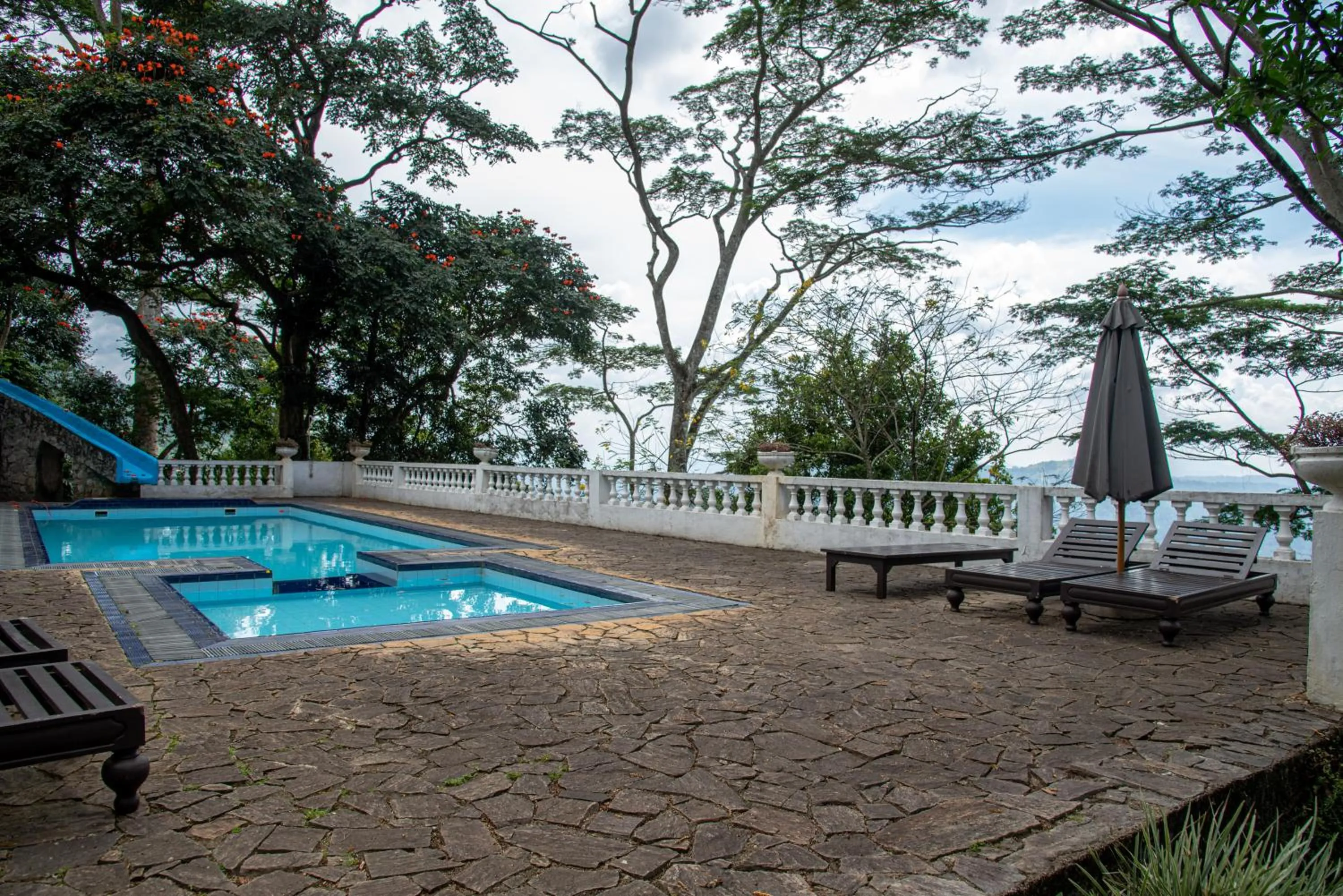 Day in Ashburnham Estate-98 Acre Tea Estate with Private Waterfalls
