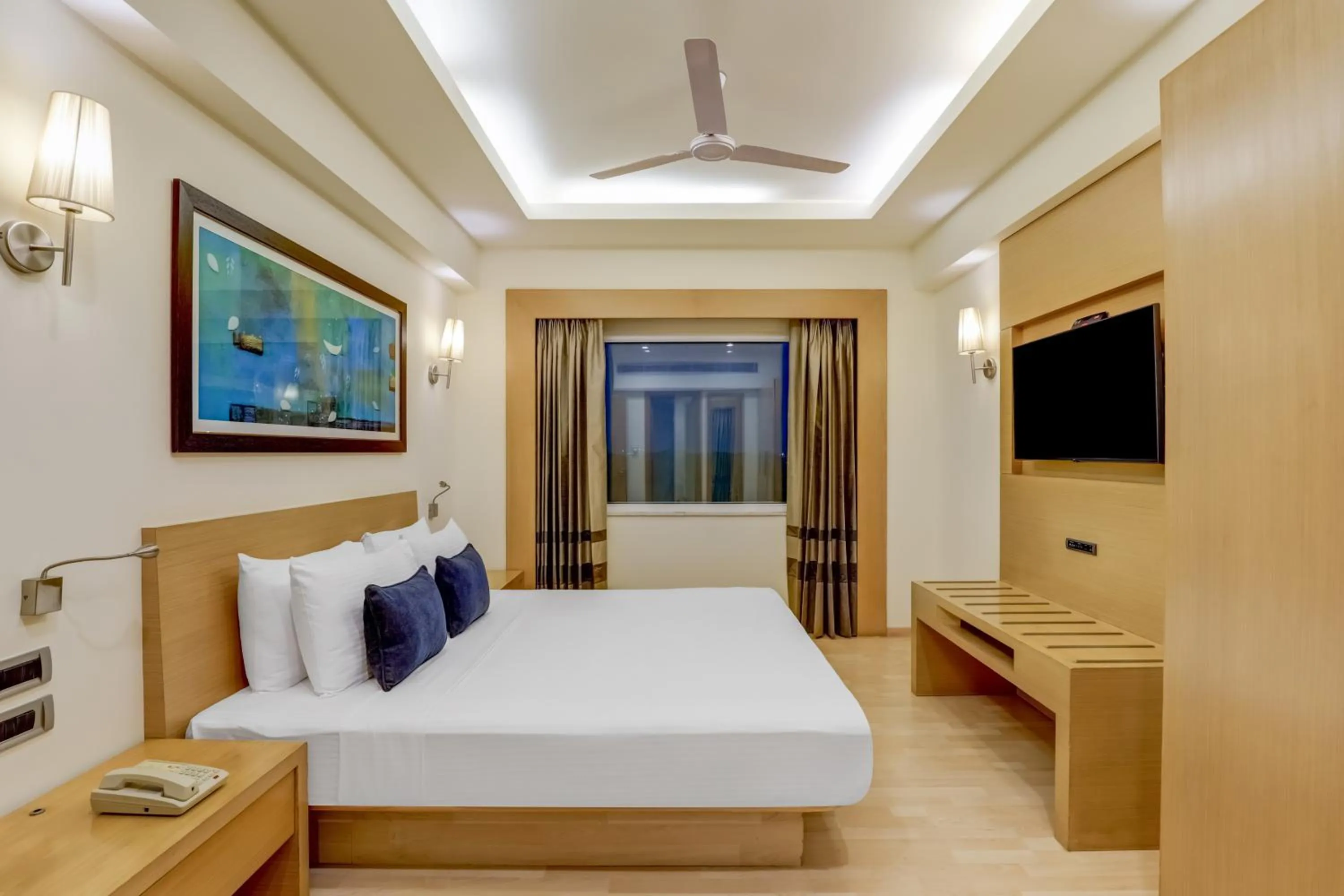 Bedroom, Bed in Lemon Tree Premier, Delhi Airport