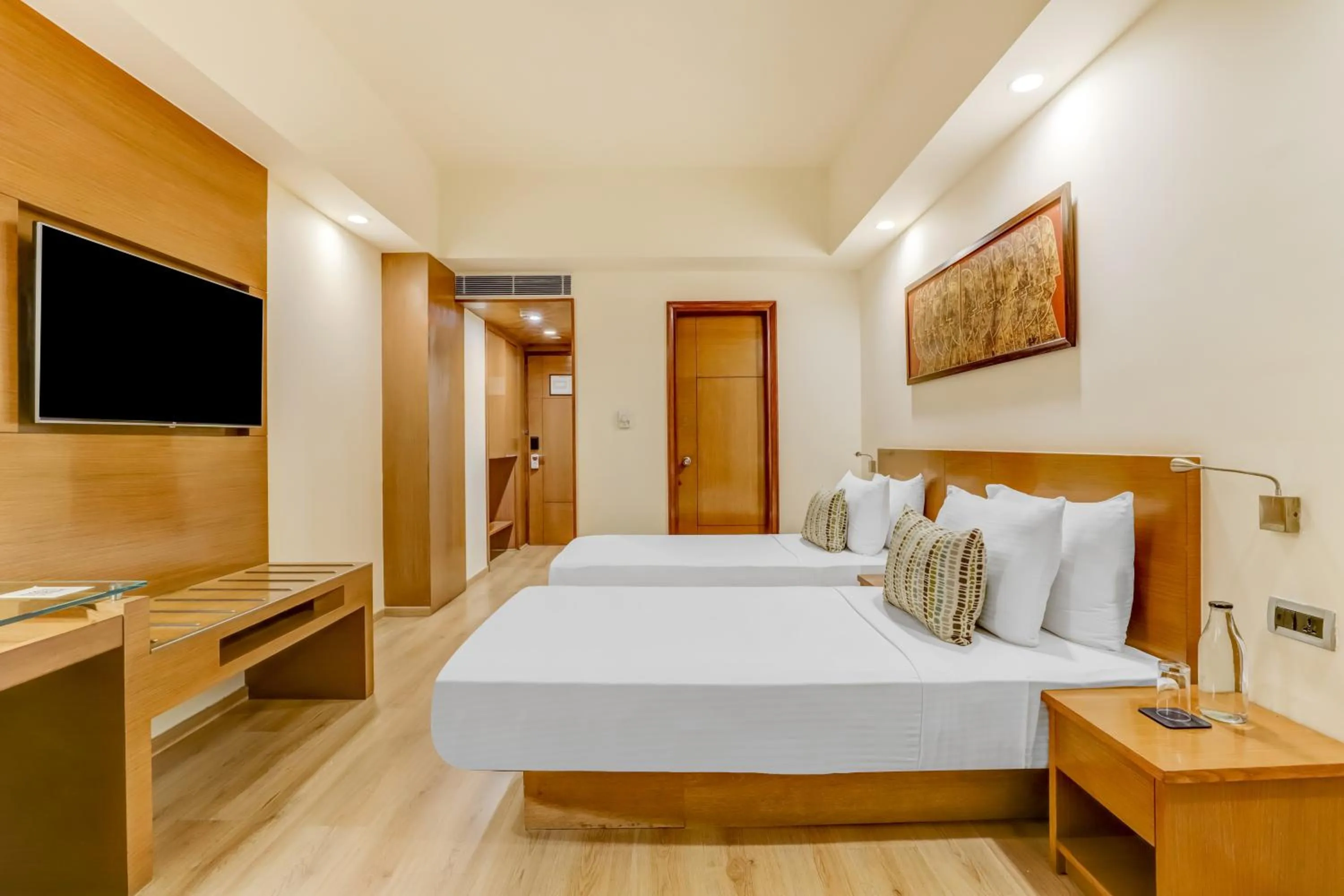 Bedroom, Bed in Lemon Tree Premier, Delhi Airport