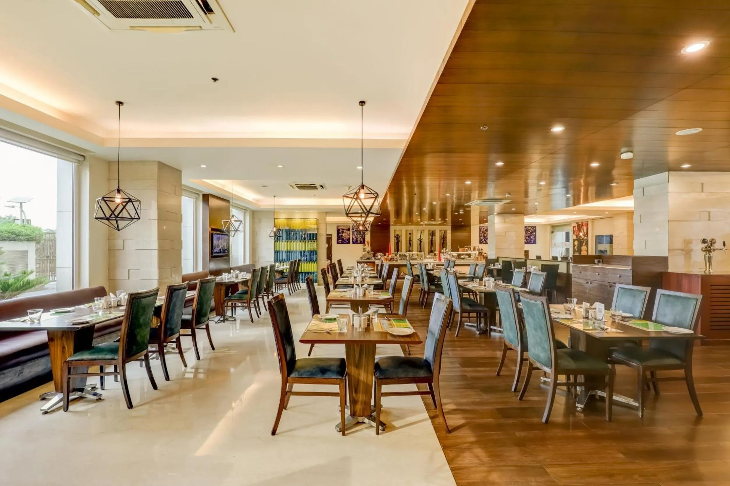Restaurant/places to eat in Lemon Tree Premier, Delhi Airport