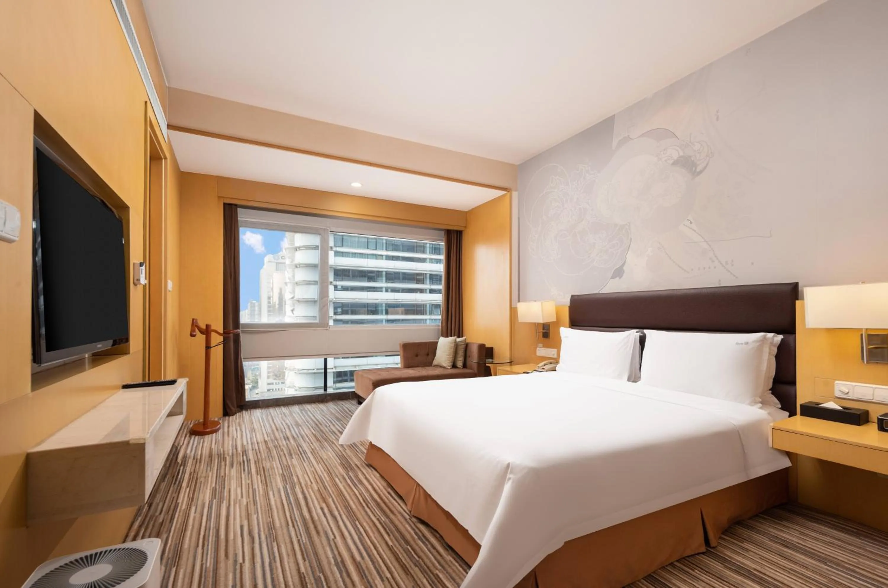 Photo of the whole room, Bed in Holiday Inn Shijiazhuang Central by IHG