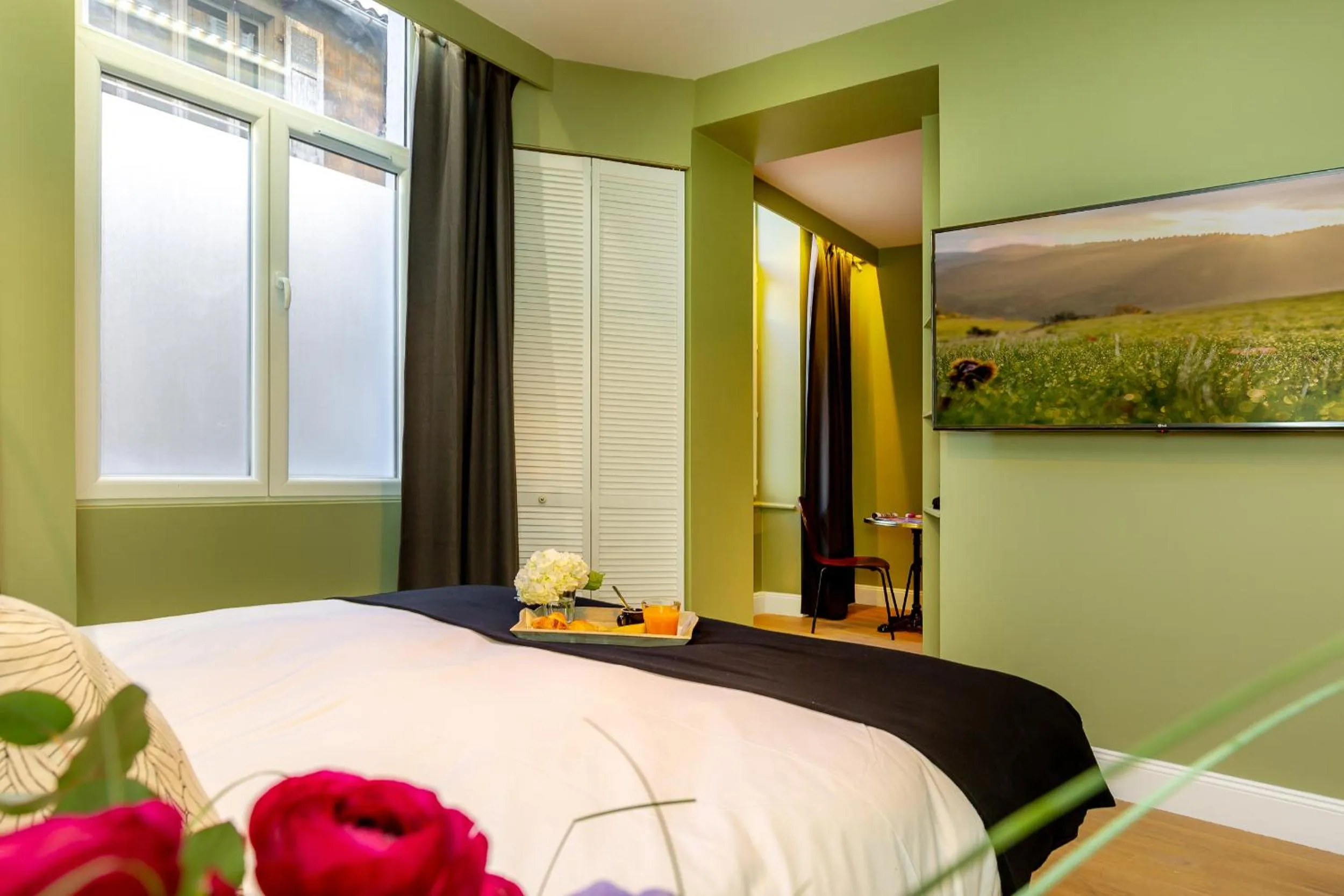 Bedroom, Bed in Les appartements chics du Vieux-Port