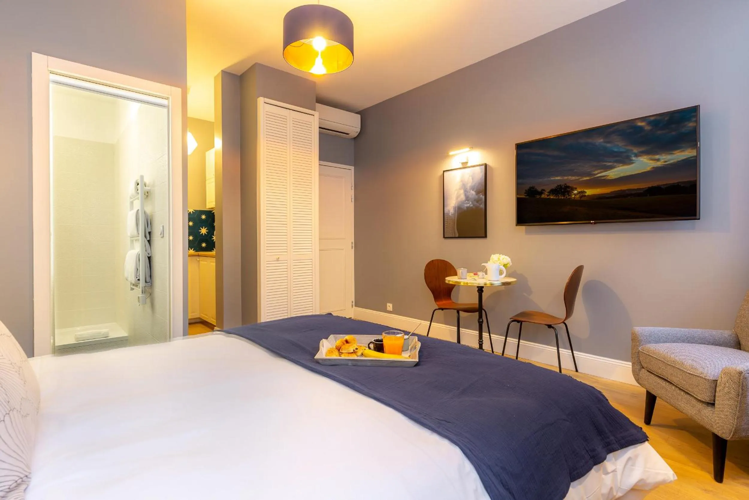 Bedroom, Bed in Les appartements chics du Vieux-Port