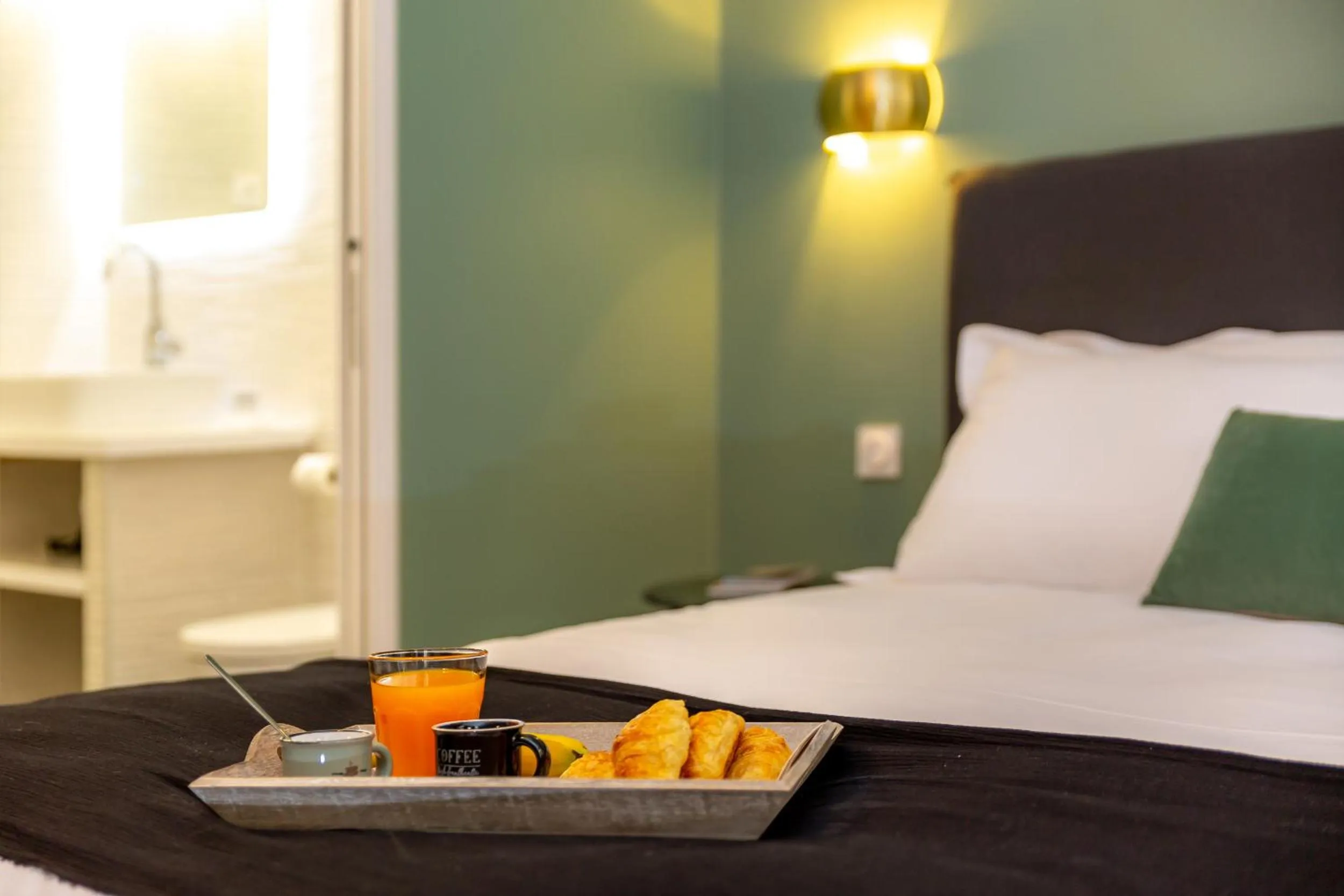 Bedroom, Bed in Les appartements chics du Vieux-Port