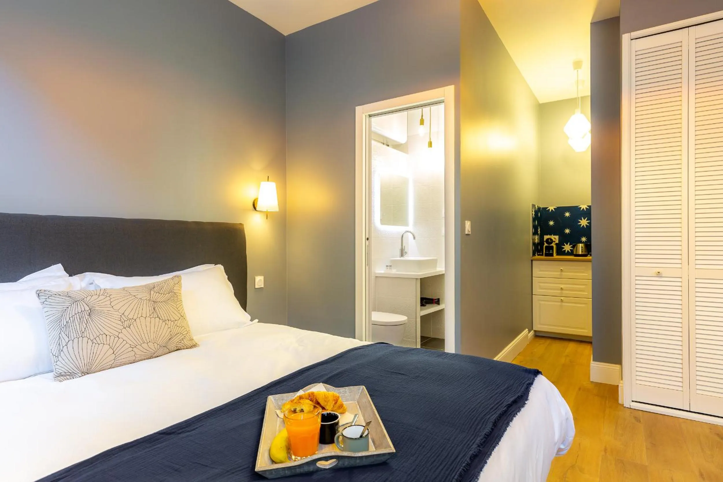 Bedroom, Bed in Les appartements chics du Vieux-Port