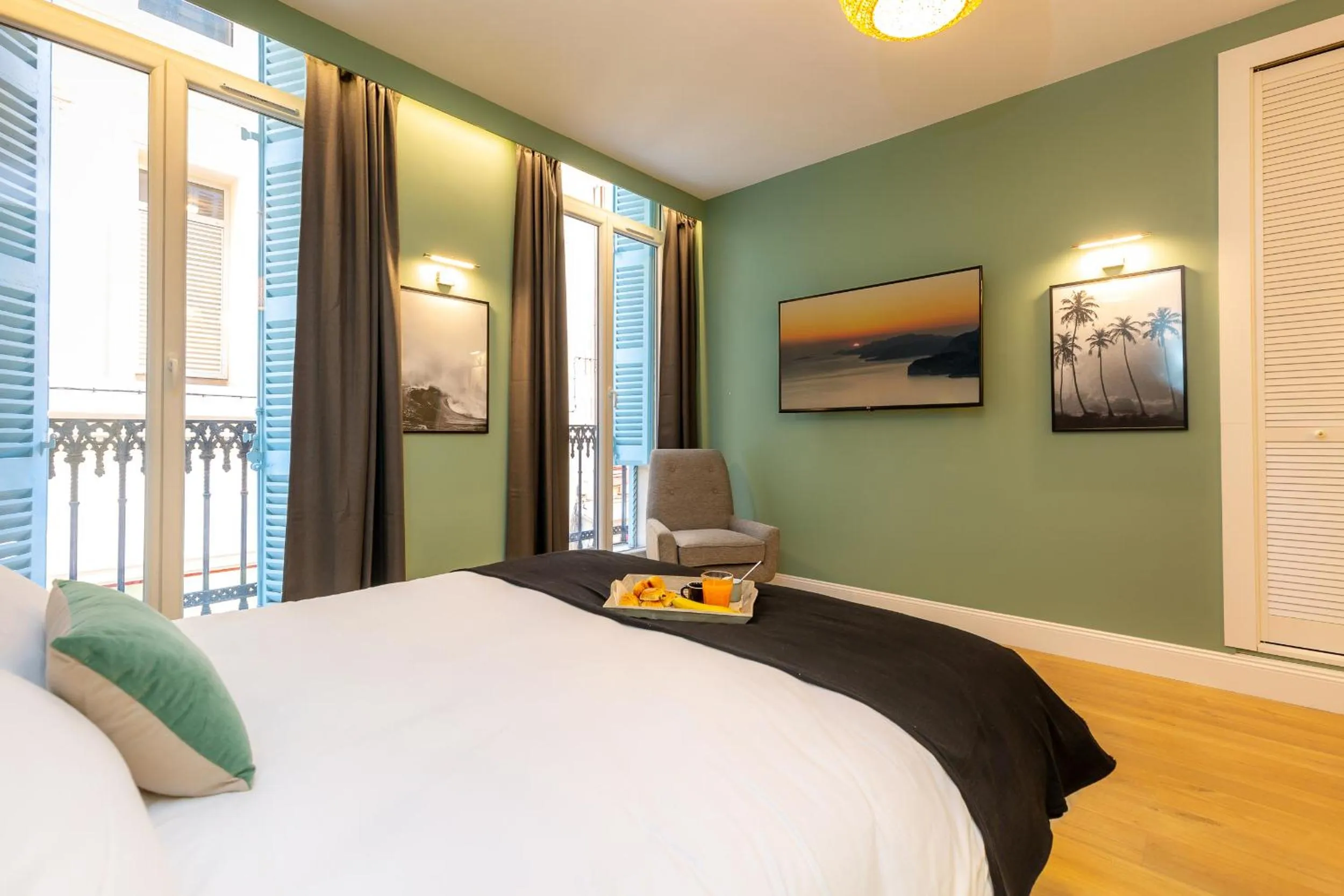 Bedroom, Bed in Les appartements chics du Vieux-Port