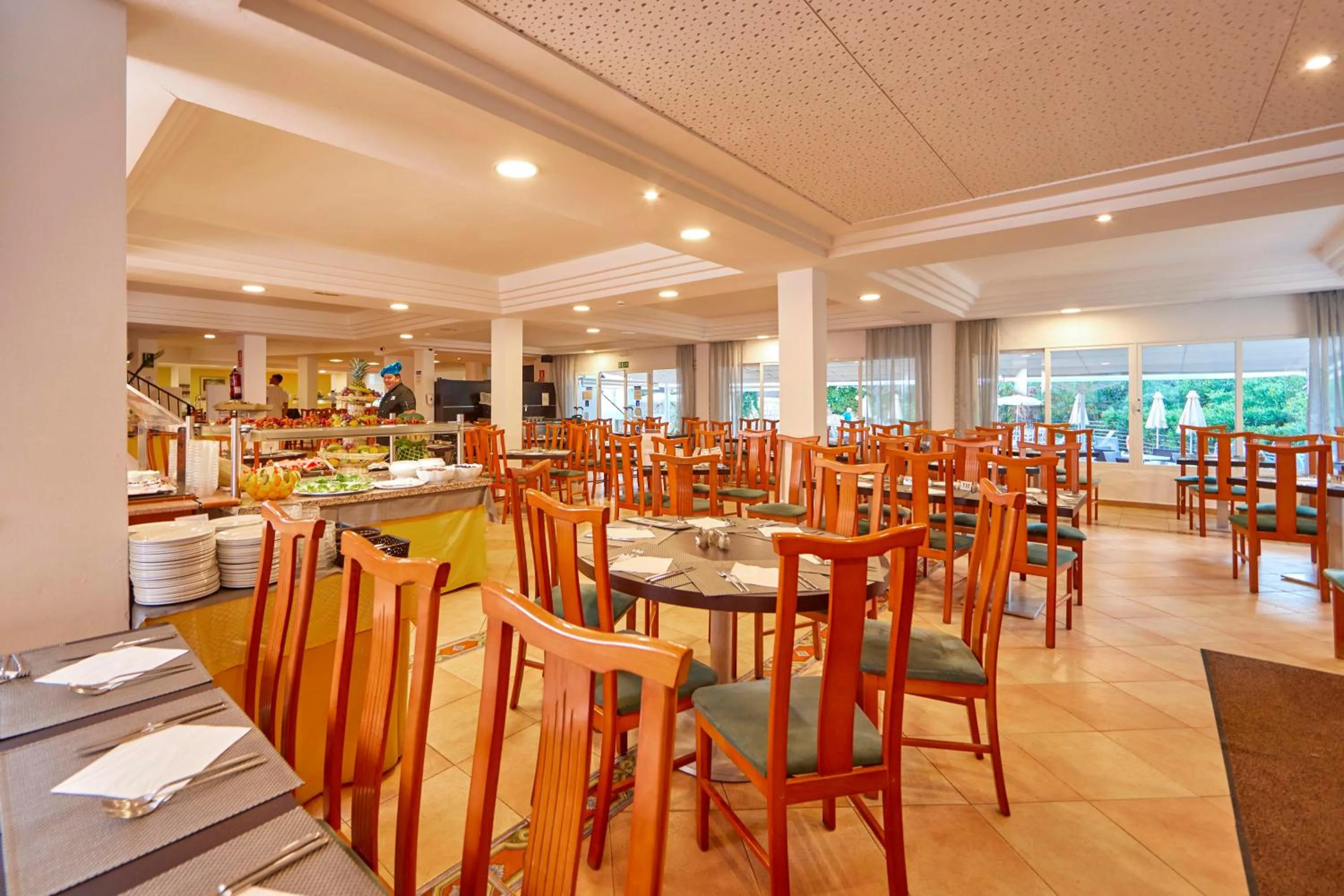 Restaurant/places to eat in Gavimar Cala Gran Hotel and Apartments