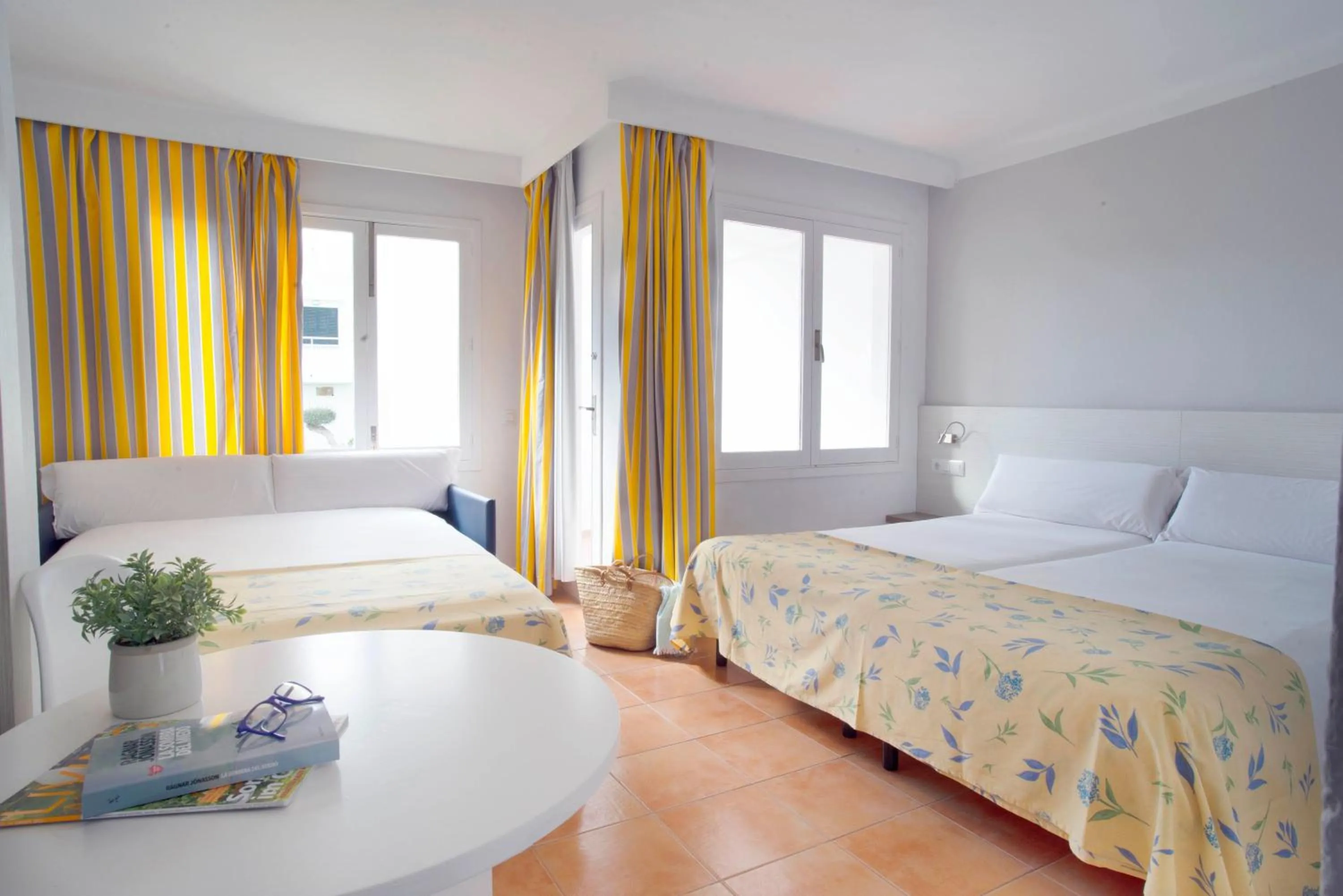 Family, Bed in Gavimar Cala Gran Hotel and Apartments