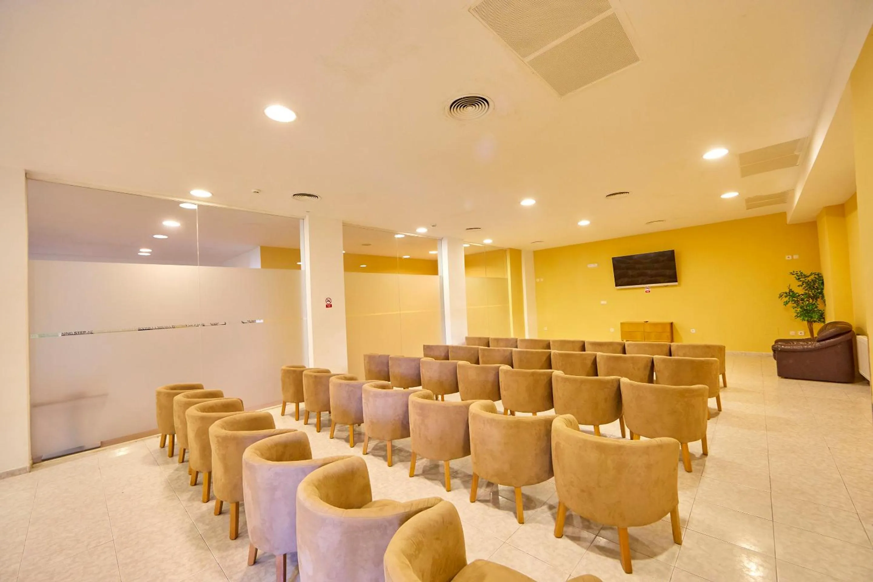 Communal lounge/ TV room in Gavimar La Mirada Hotel and Apartments