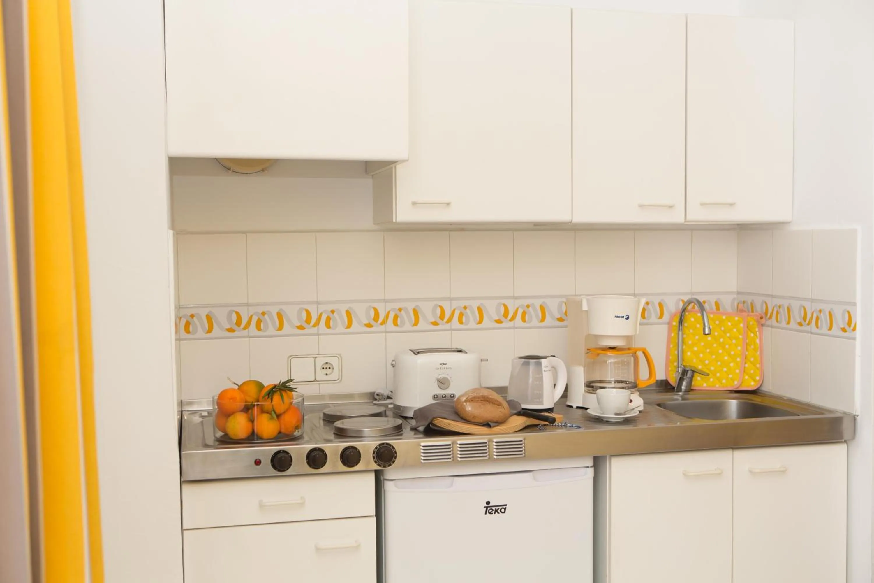 Kitchen or kitchenette in Gavimar Ariel Chico Hotel and Apartments