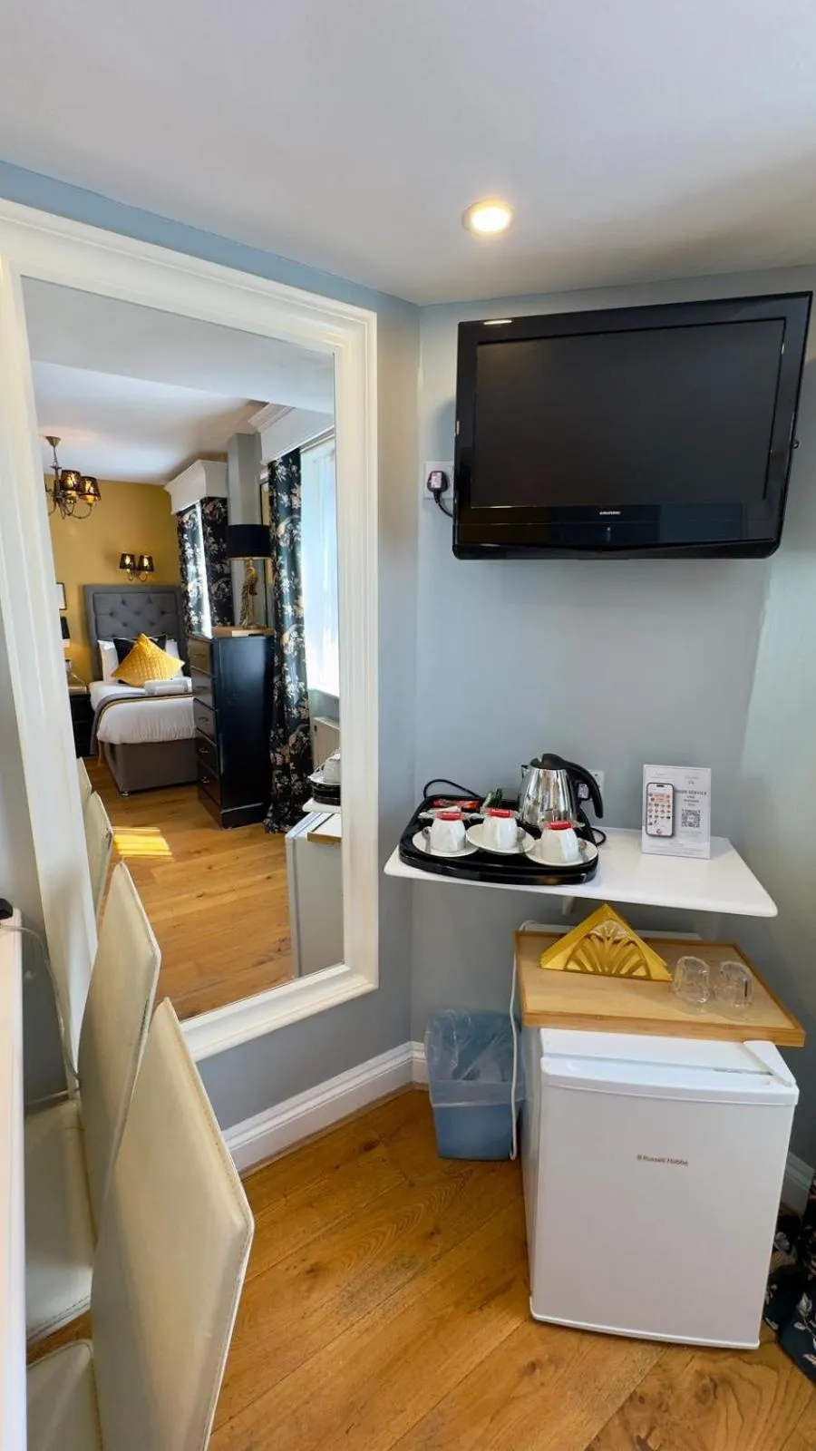 Bed in Piccolino Hyde Park Hotel