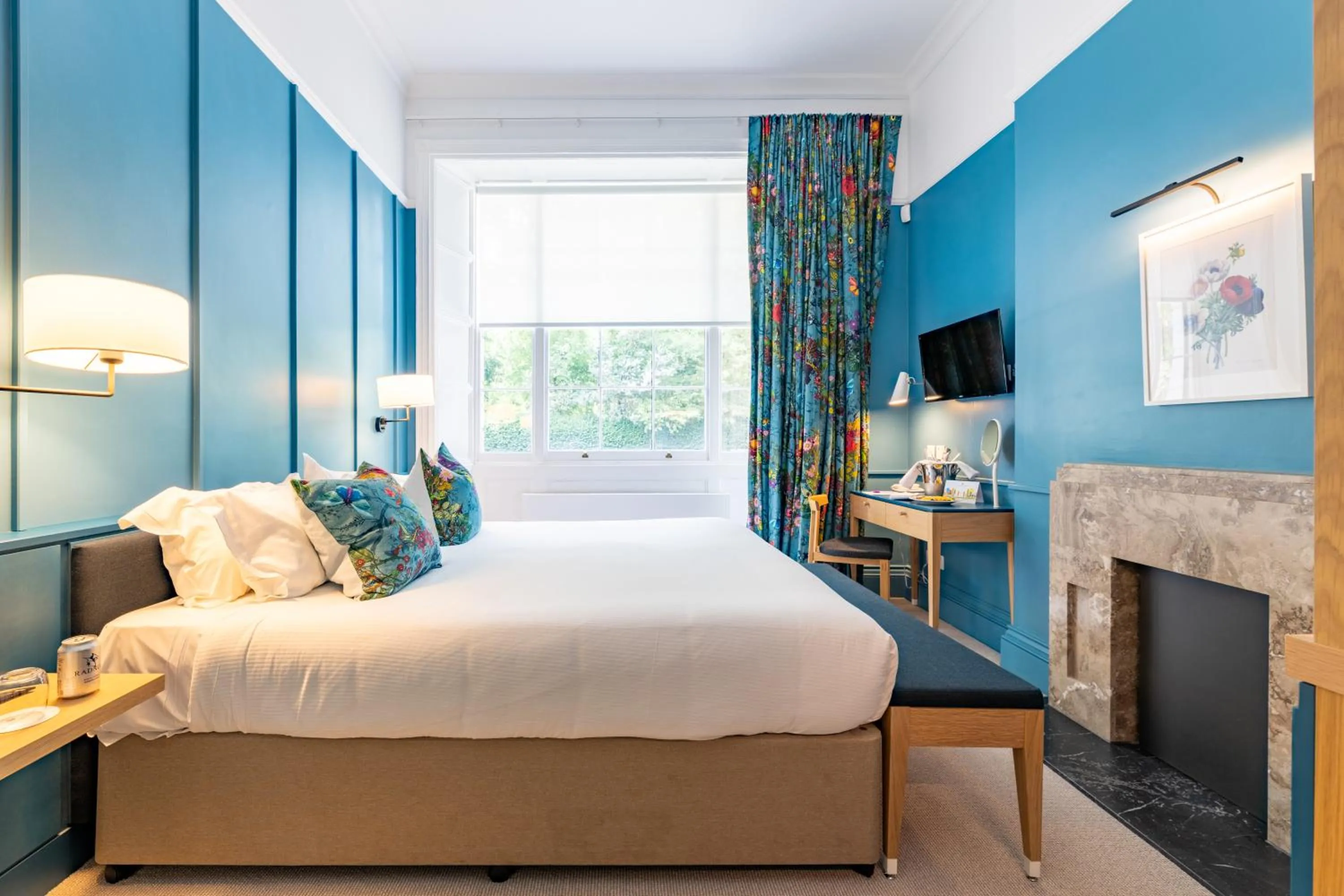 Bedroom, Bed in The Goodenough Hotel London