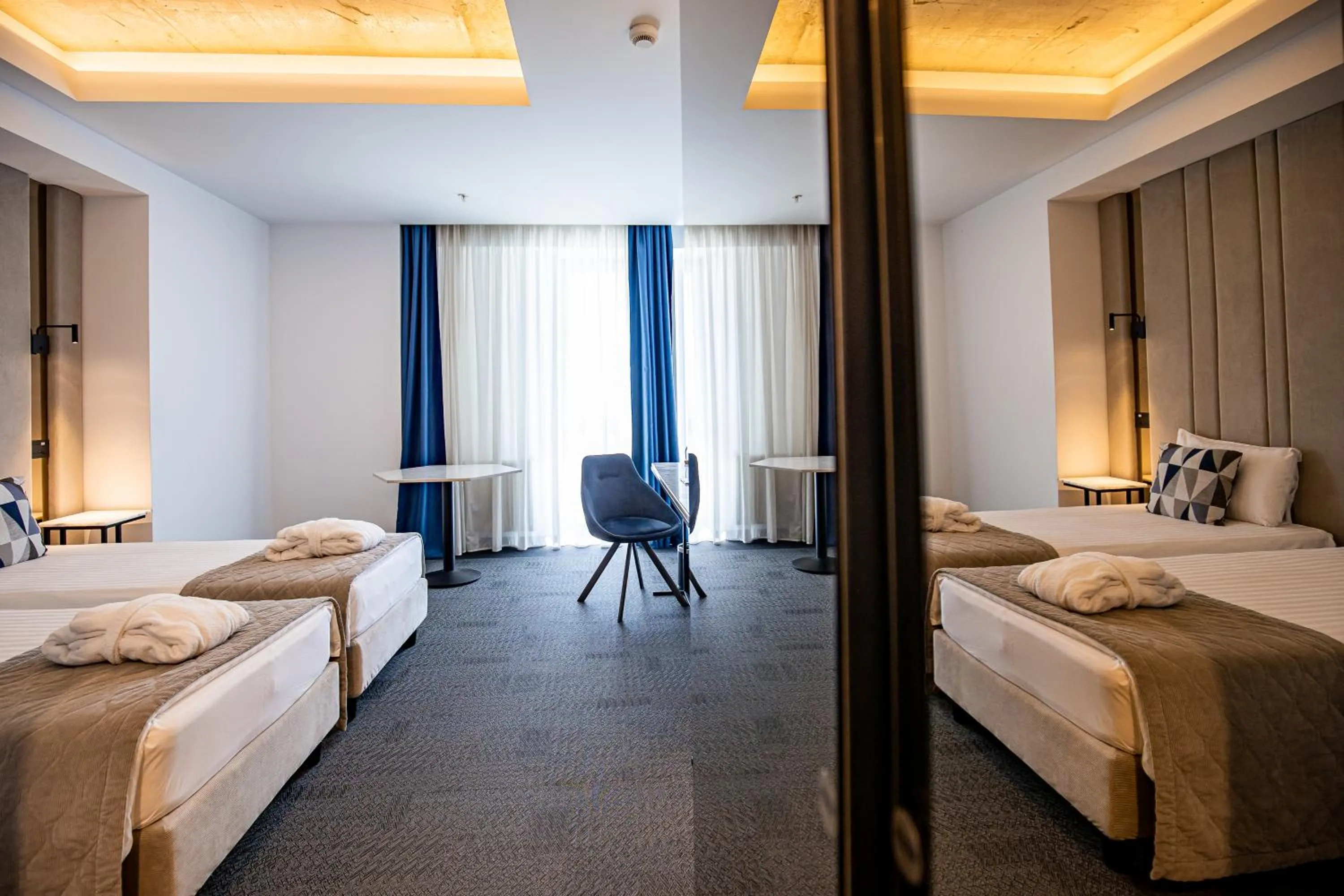 Bedroom, Bed in Union Plaza Hotel