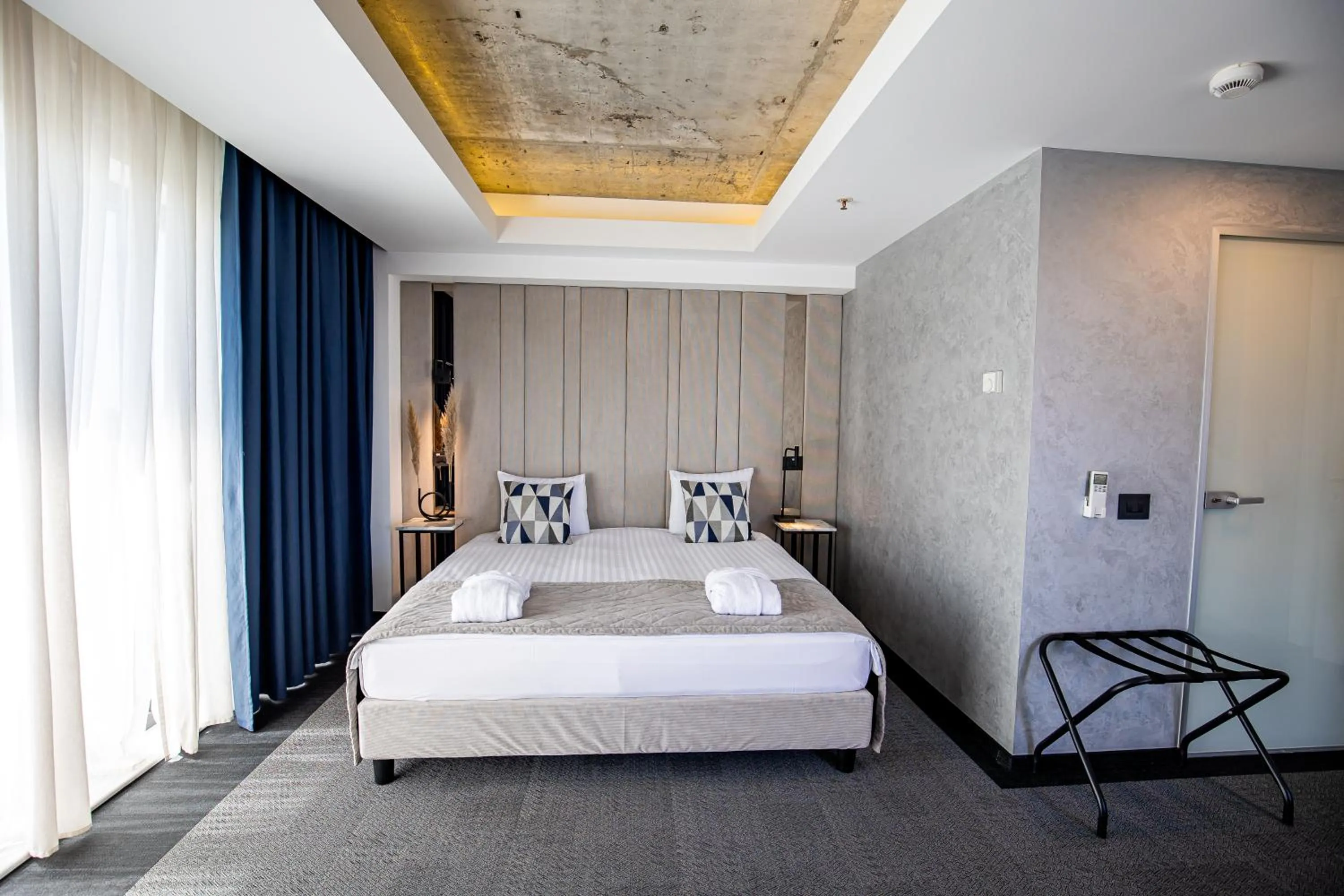 Bedroom, Bed in Union Plaza Hotel