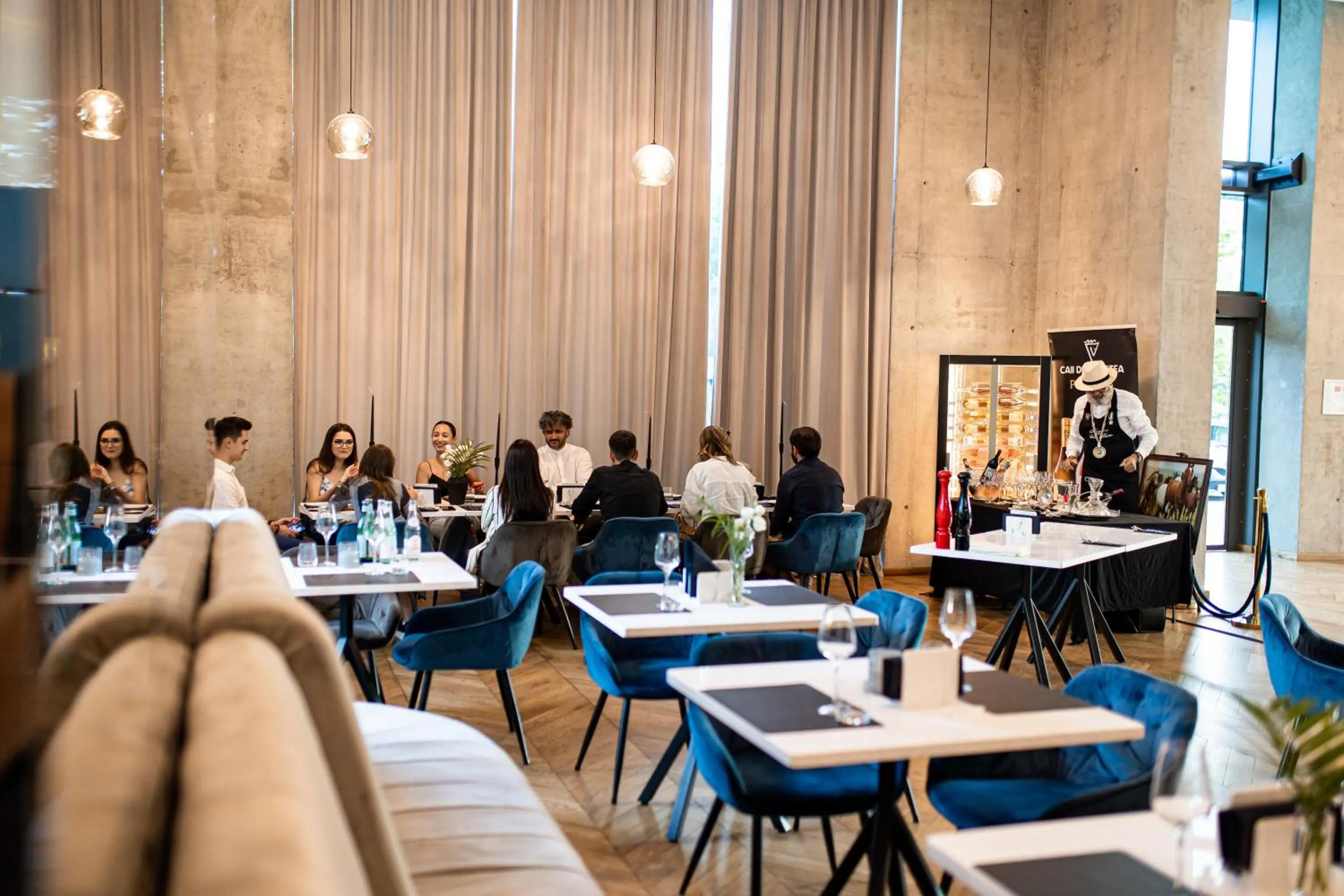 Restaurant/places to eat in Union Plaza Hotel