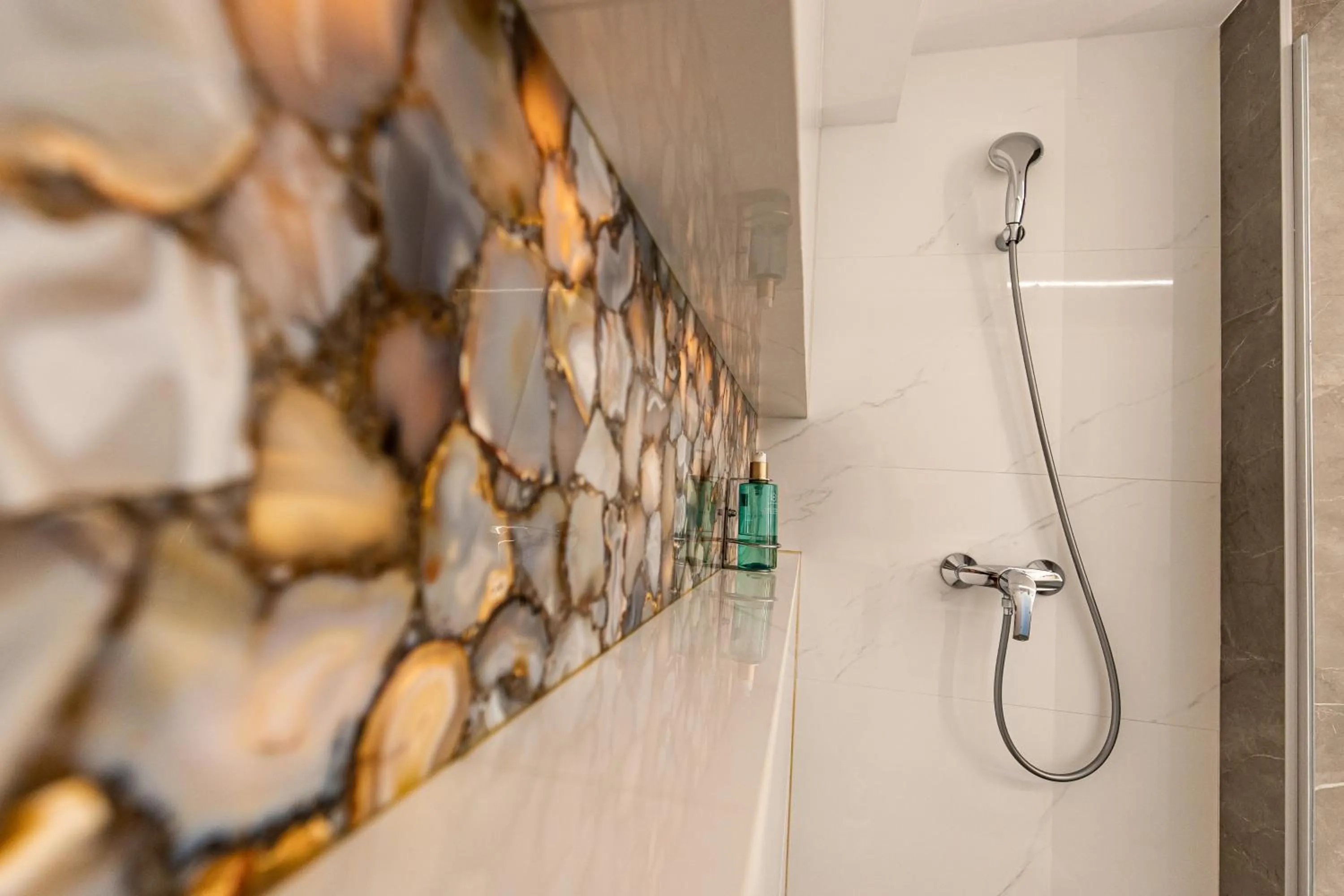 Shower in Union Plaza Hotel