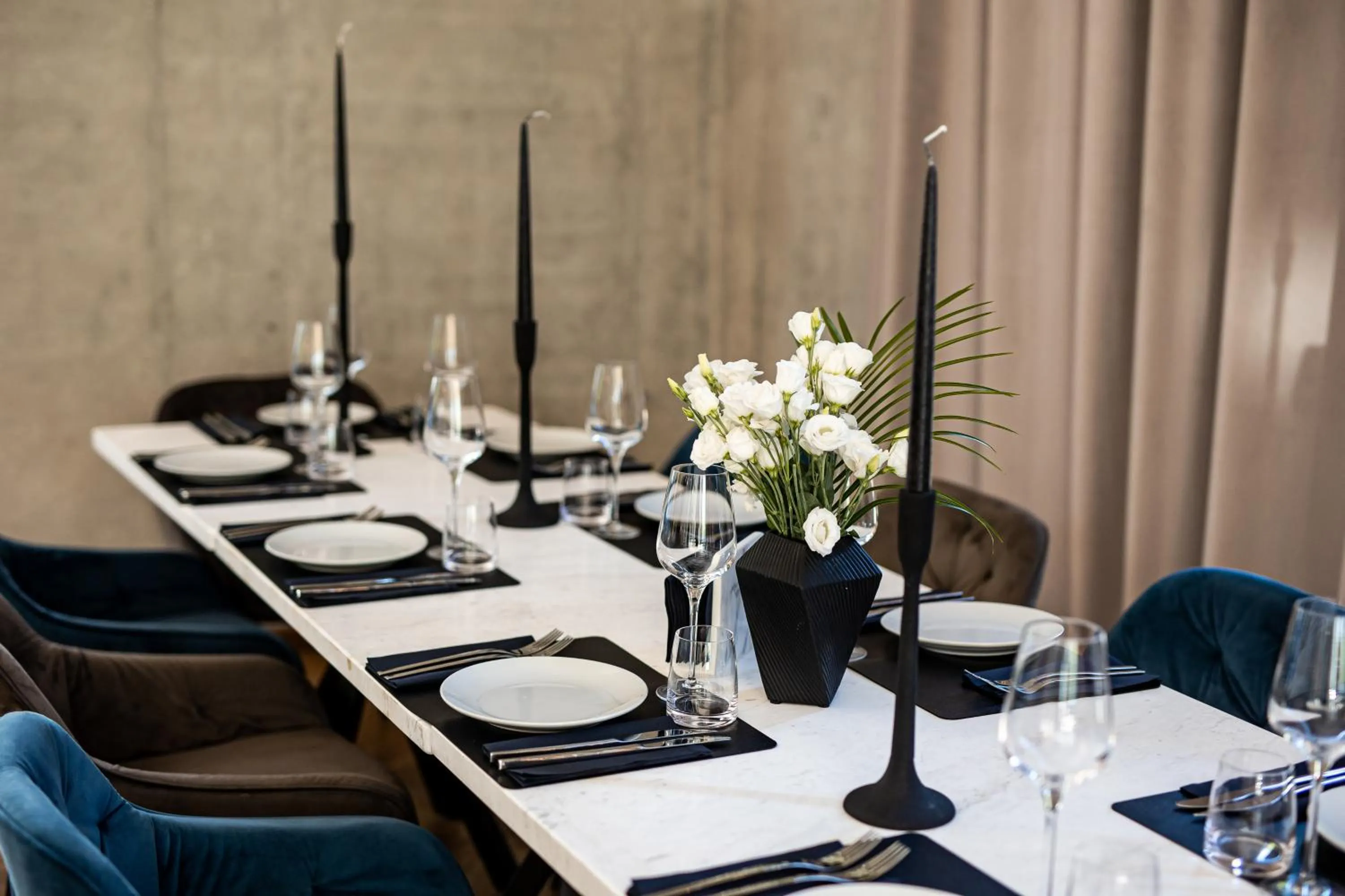 Restaurant/places to eat in Union Plaza Hotel