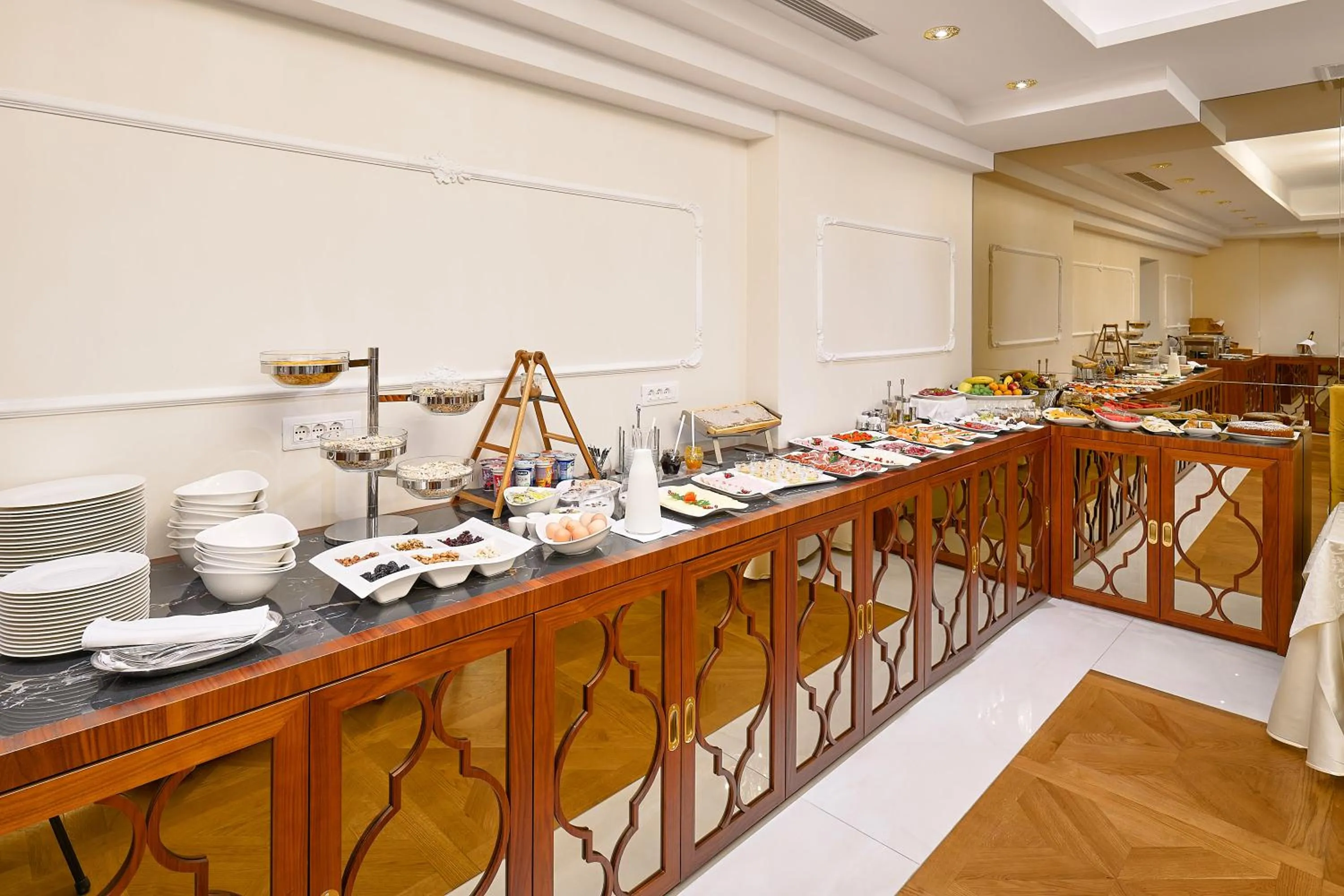 Restaurant/places to eat in Hotel Villa Harmony